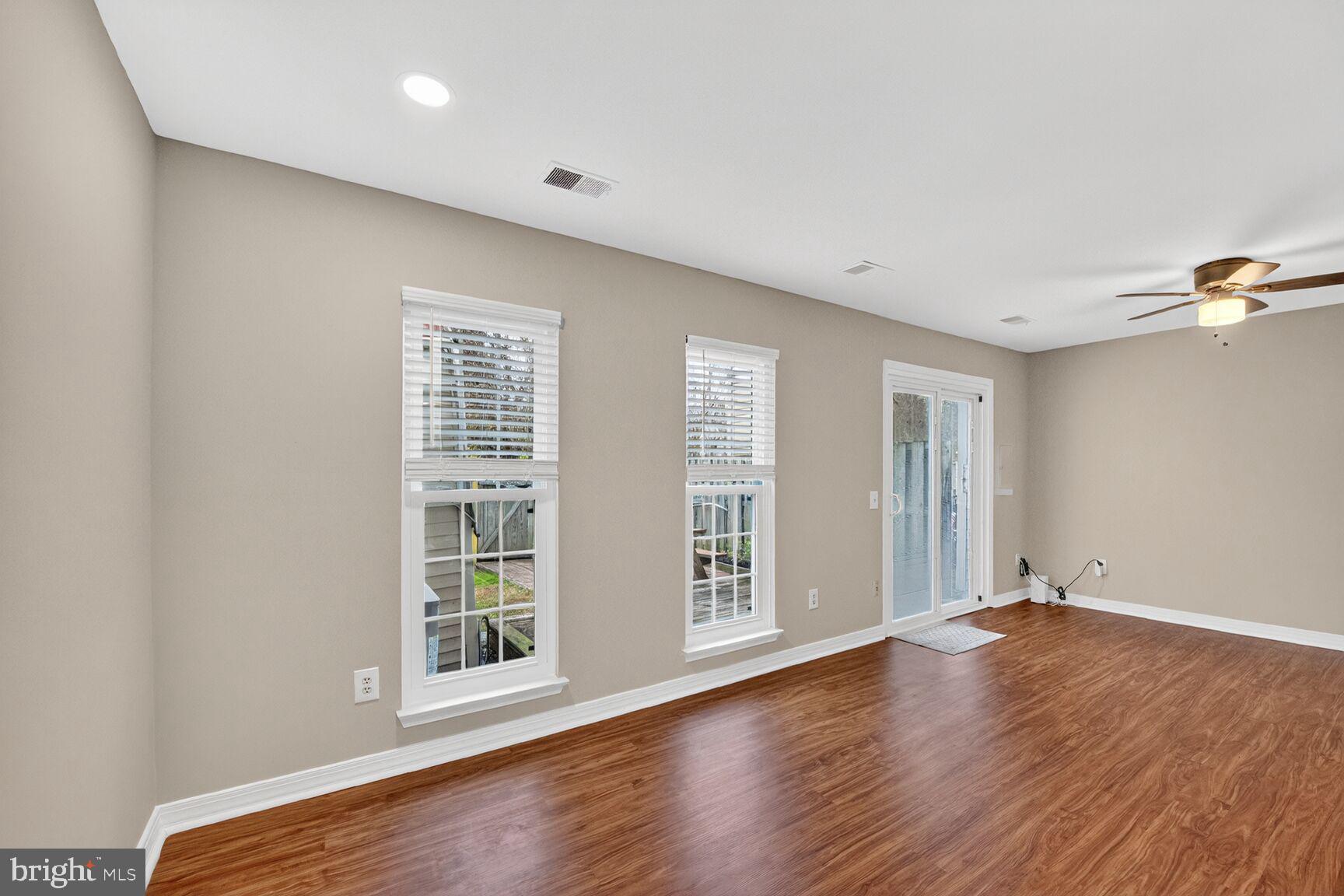 LONDON TOWN WEST - Residential Lease