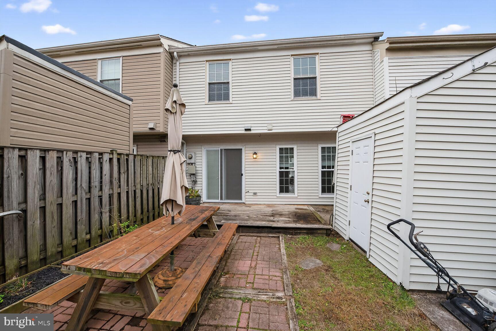 LONDON TOWN WEST - Residential Lease