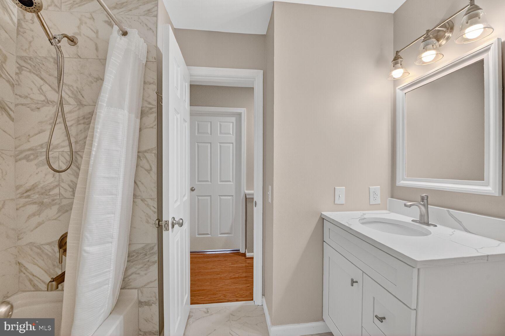 LONDON TOWN WEST - Residential Lease