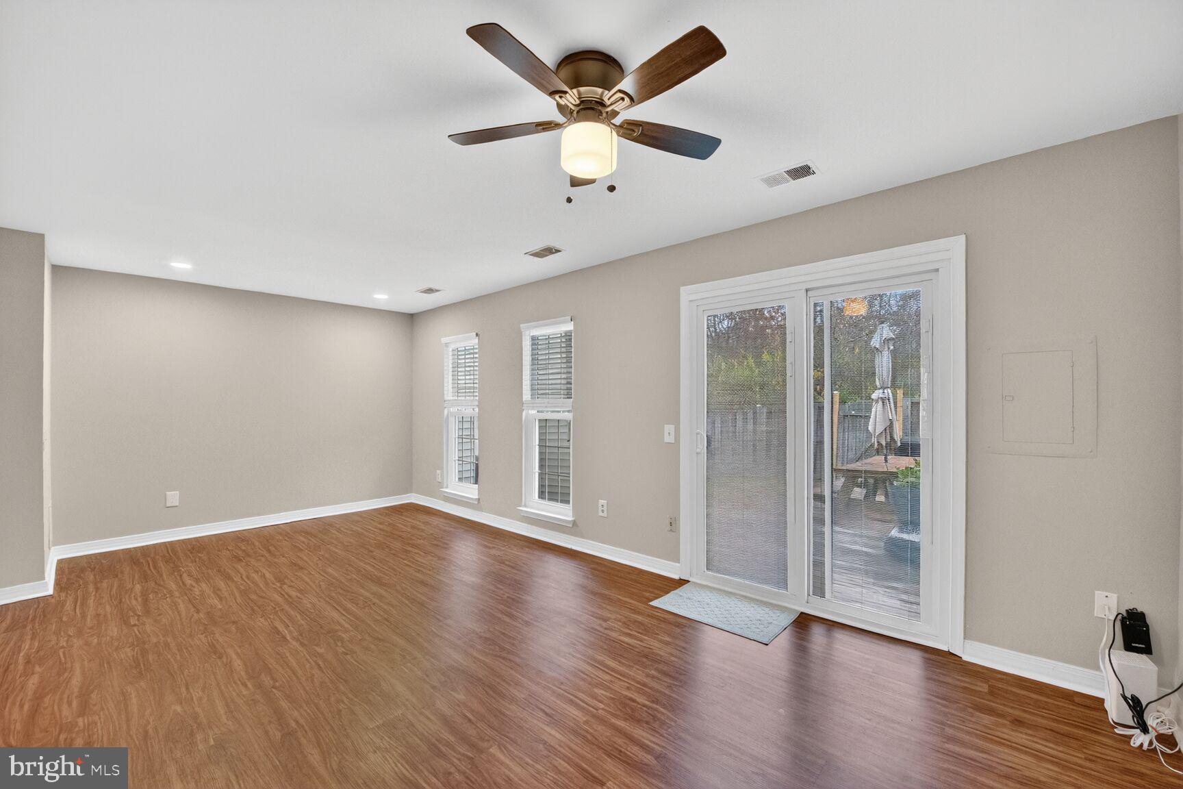 LONDON TOWN WEST - Residential Lease