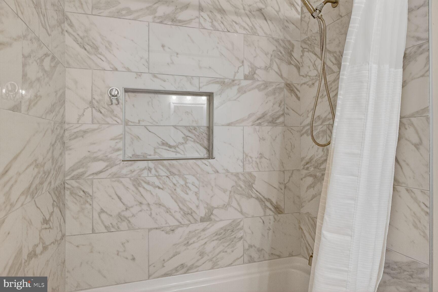 LONDON TOWN WEST - Residential Lease