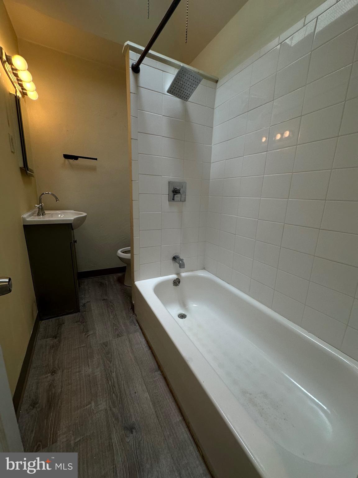 ELMWOOD PARK - Residential