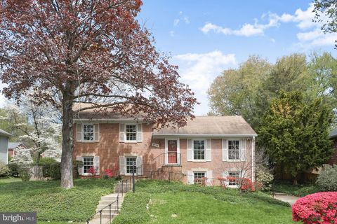 Photo of 9720 Byeforde Road, KENSINGTON, MD 20895 (MLS # MDMC2227514)