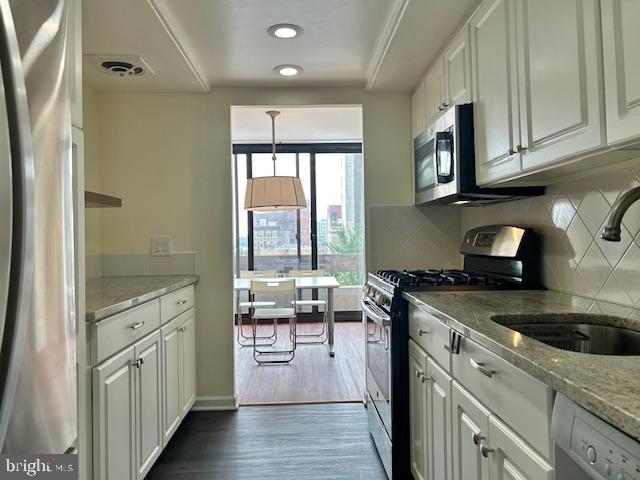 Experience the perfect blend of comfort, style, and convenience in this beautifully maintained 2-bedroom, 1-bath condo at Center City One, a full-service building in the heart of Washington Square West.
Perched on the 5th floor, this expansive 1,137 sq ft residence offers an open, light-filled layout with three balconies boasting sweeping city views. Included with the unit is a designated covered garage parking space with direct indoor access, a rare and valuable amenity in the city. The gourmet kitchen is thoughtfully updated with stone countertops, a tiled backsplash, modern appliances, and generous cabinetry, ideal for both everyday cooking and entertaining. The spacious primary bedroom features ample closet space, while the second bedroom provides flexible use as a guest room, office, or additional storage. The unit is further enhanced by brand-new full-size in-unit laundry, new windows and sliding glass doors, a large storage/laundry closet, and plentiful closet space throughout. Center City One offers 24-hour front desk and concierge service, secure key-controlled access, on-site garage parking, and responsive professional management and maintenance. Located just steps from the Avenue of the Arts, you're within walking distance of Rittenhouse Square, the Kimmel Center, the Academy of Music, premier restaurants, shopping, Jefferson University, and Pennsylvania Hospital. Tenant is responsible for electric and cable/internet. Rental application with credit check required. Upon approval, first month’s rent and two months’ security deposit due at lease signing. The building also requires a move-in deposit. Schedule your private showing today and make Center City One your next home.