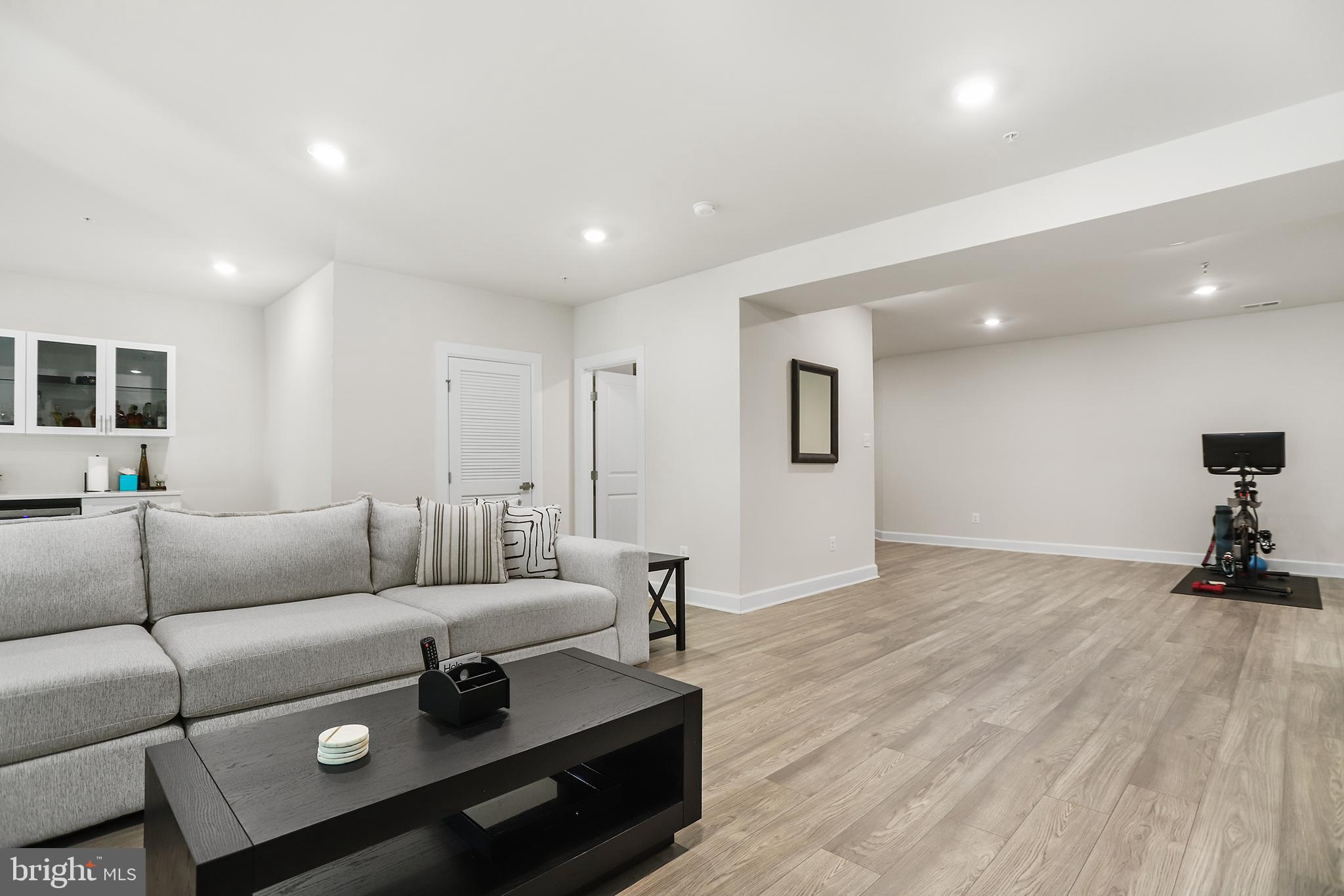 PONDS EDGE - Residential