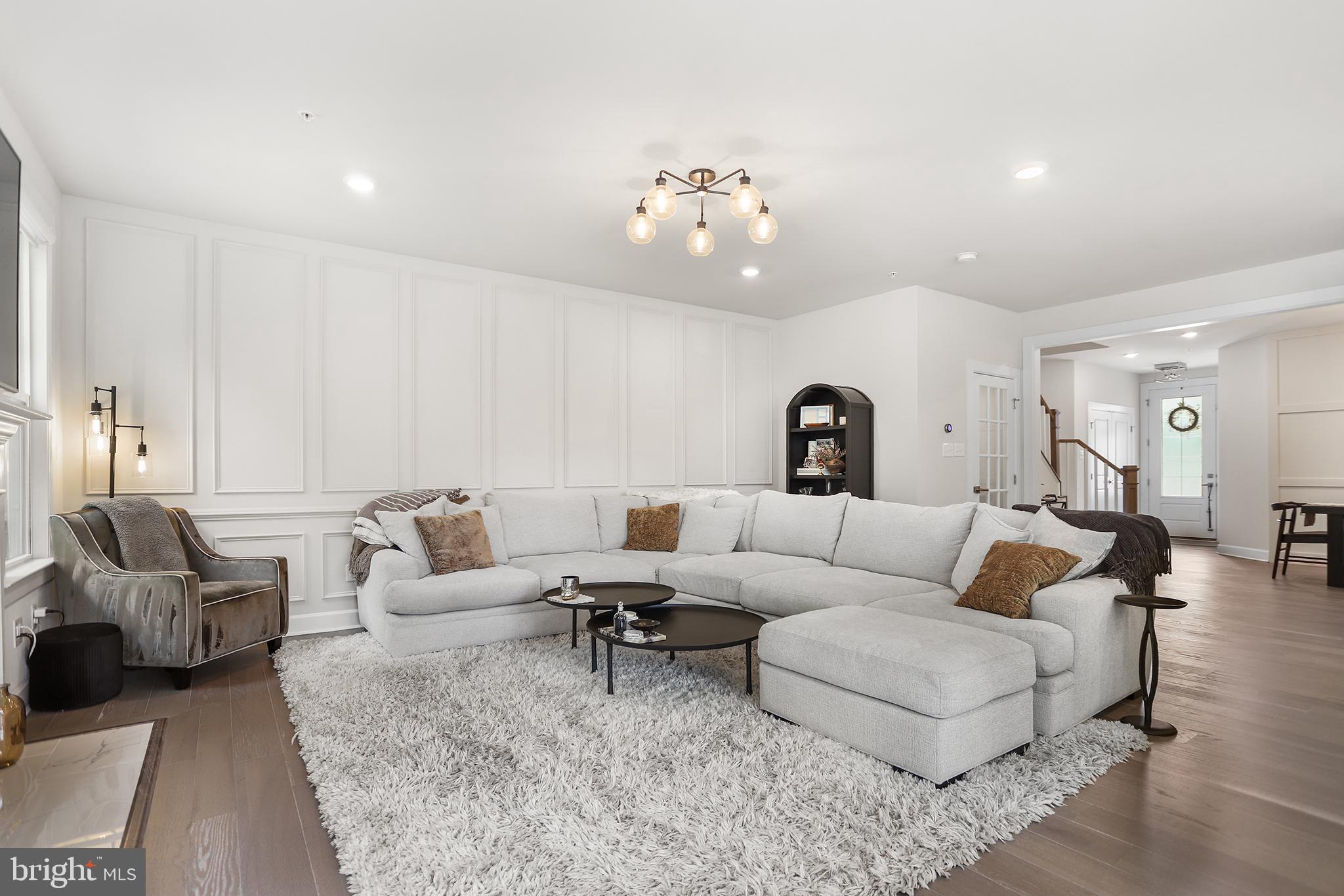 PONDS EDGE - Residential