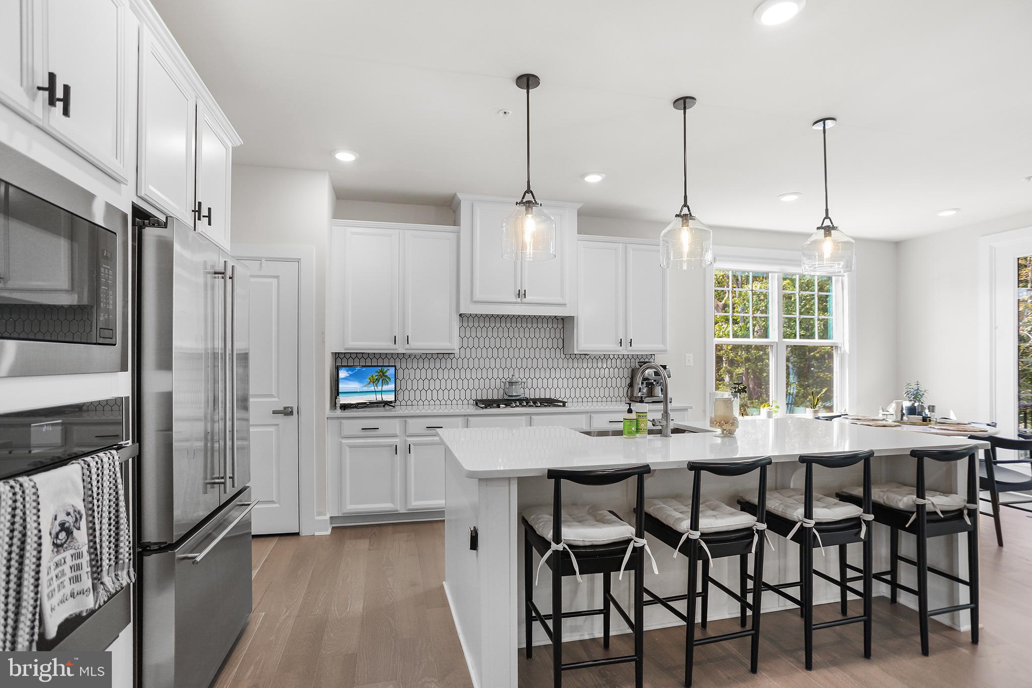 PONDS EDGE - Residential