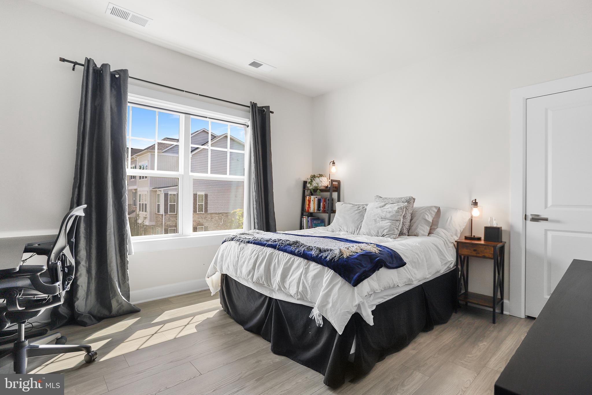 PONDS EDGE - Residential