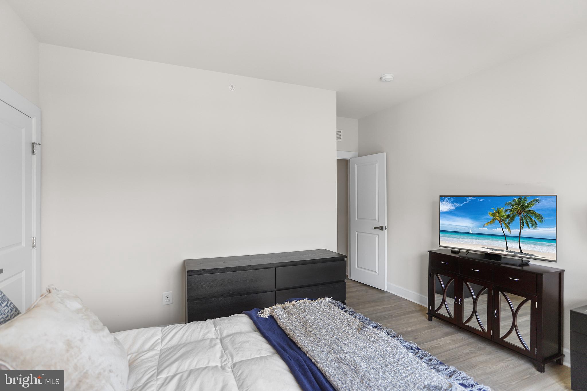 PONDS EDGE - Residential