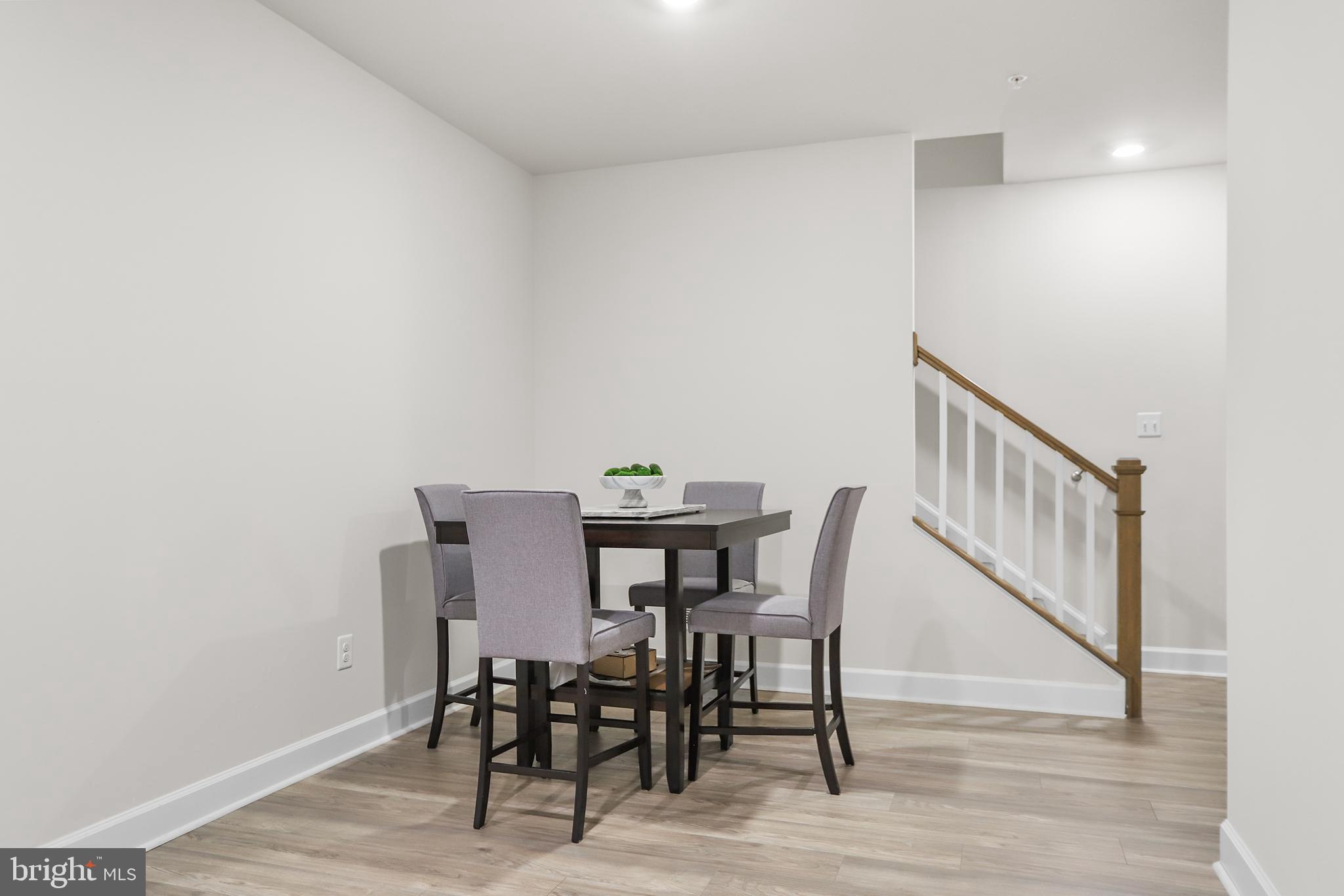 PONDS EDGE - Residential