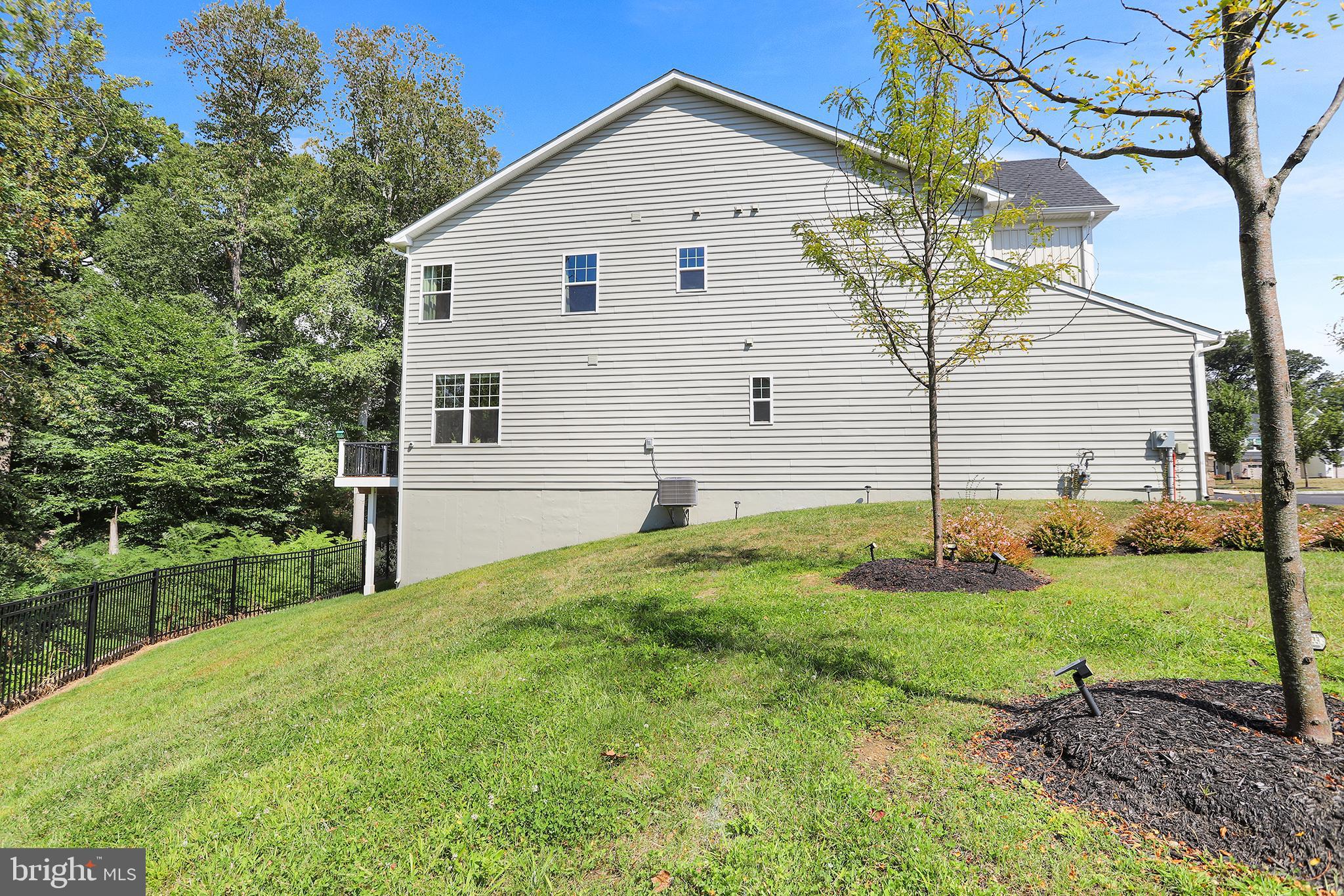 PONDS EDGE - Residential