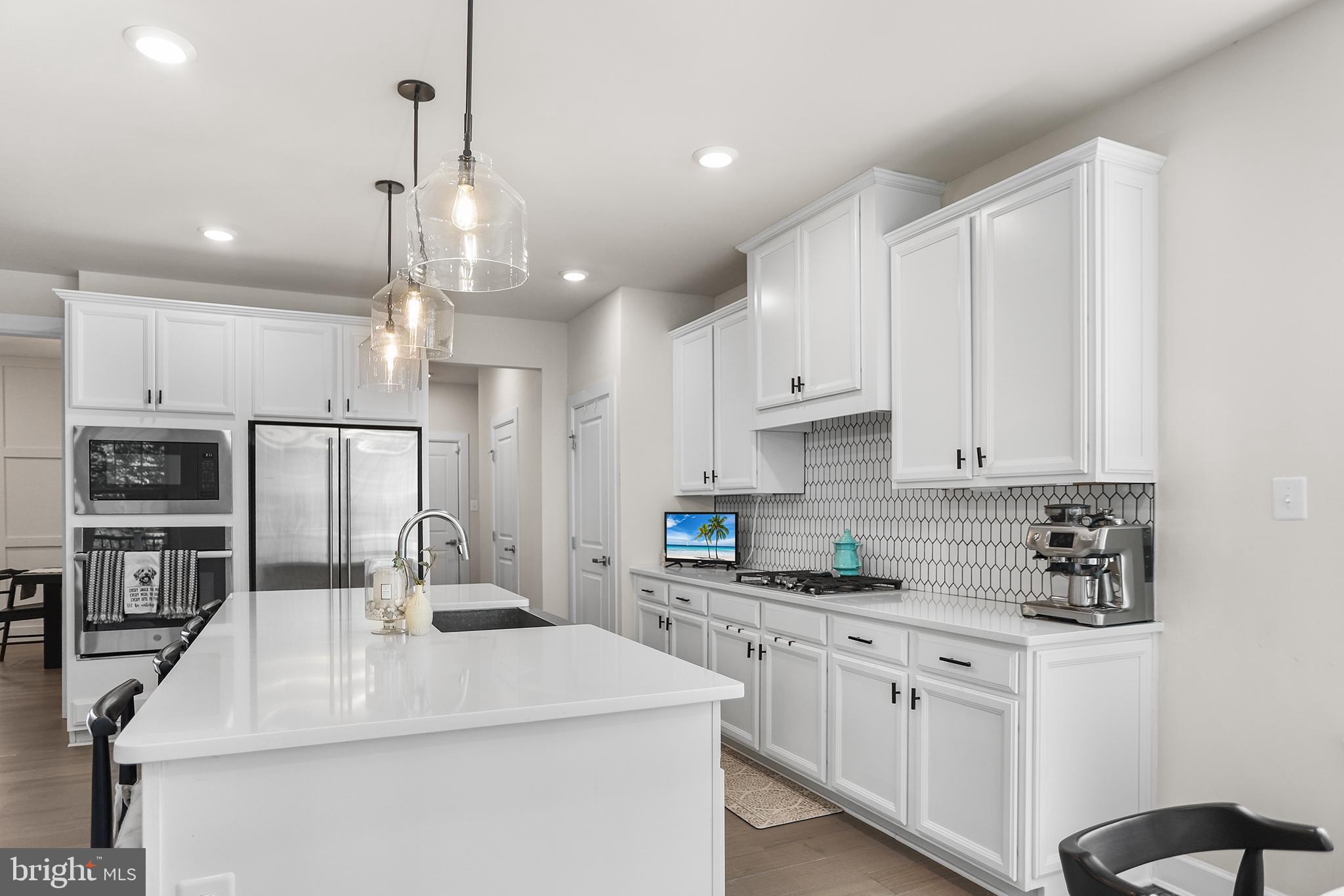 PONDS EDGE - Residential