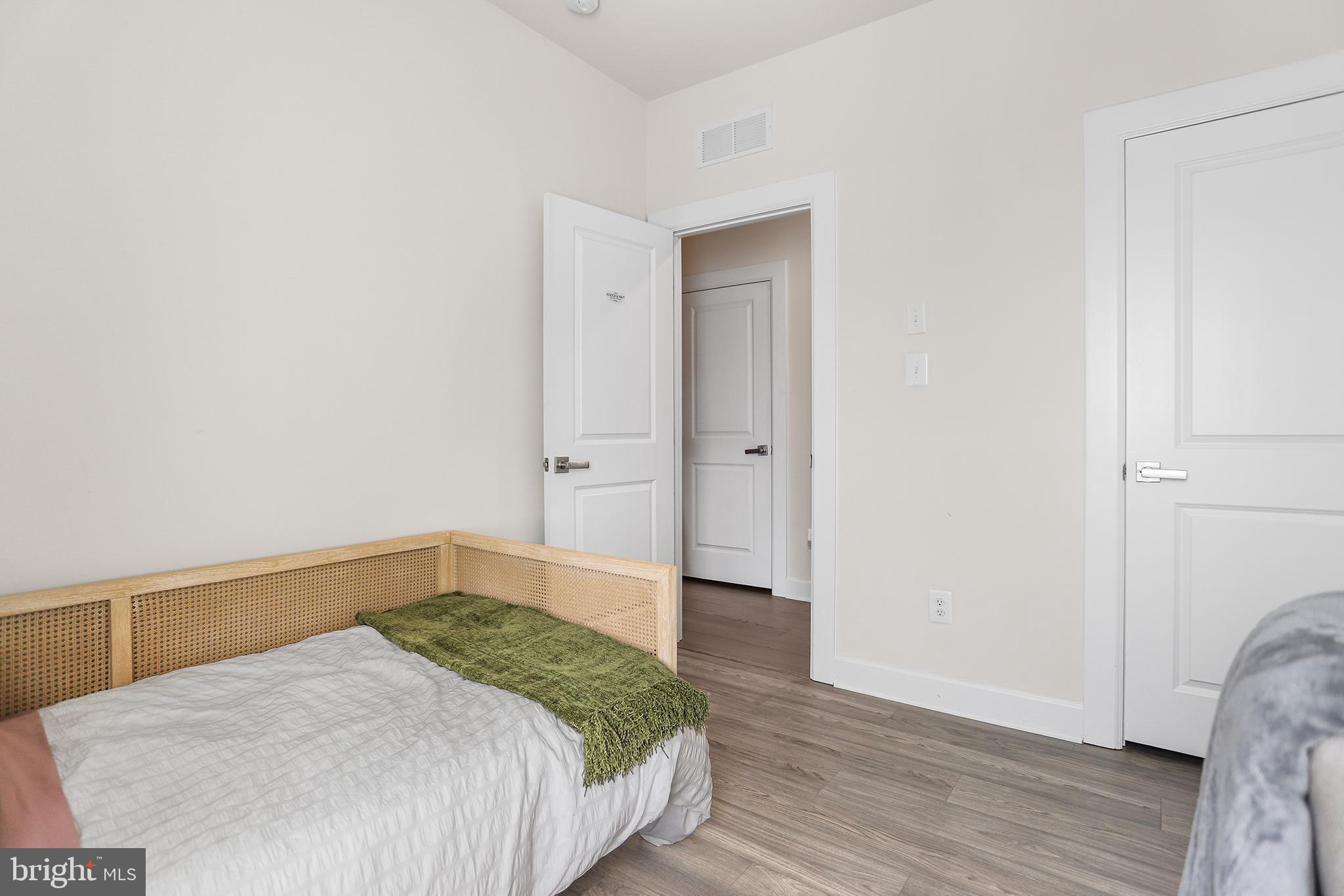 PONDS EDGE - Residential