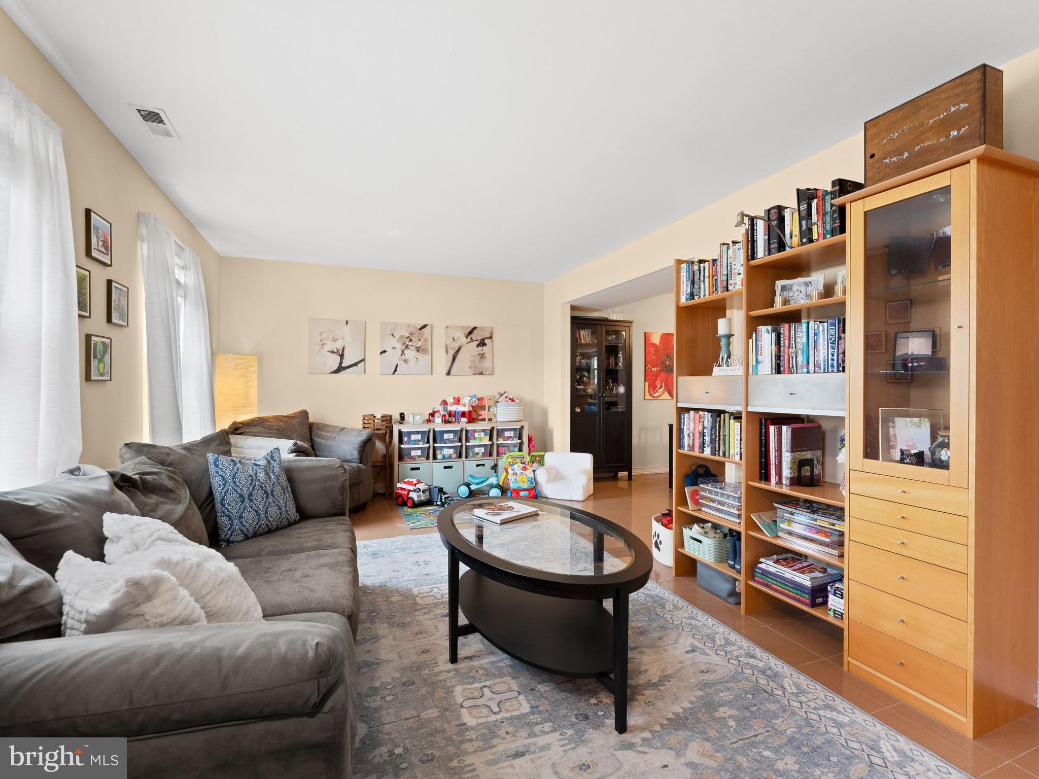 657 S QUEEN ANNE DRIVE
