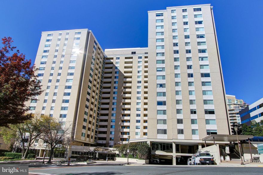 JULY 4th REDUCTION! Largest 2 Bedroom apartment plus den/office with entirely renovated kitchen w/quartz island counter, bathrooms w/quartz floors, sep/wash/dryer.recessed lights in LR/DR. New 3/4'' hand scraped oak floors. Plenty of W/C.,guest parking. Free Shuttle bus to Metro,.Indoor pool and exerc.room, party rm.to entertain. Option to buy second parking space.