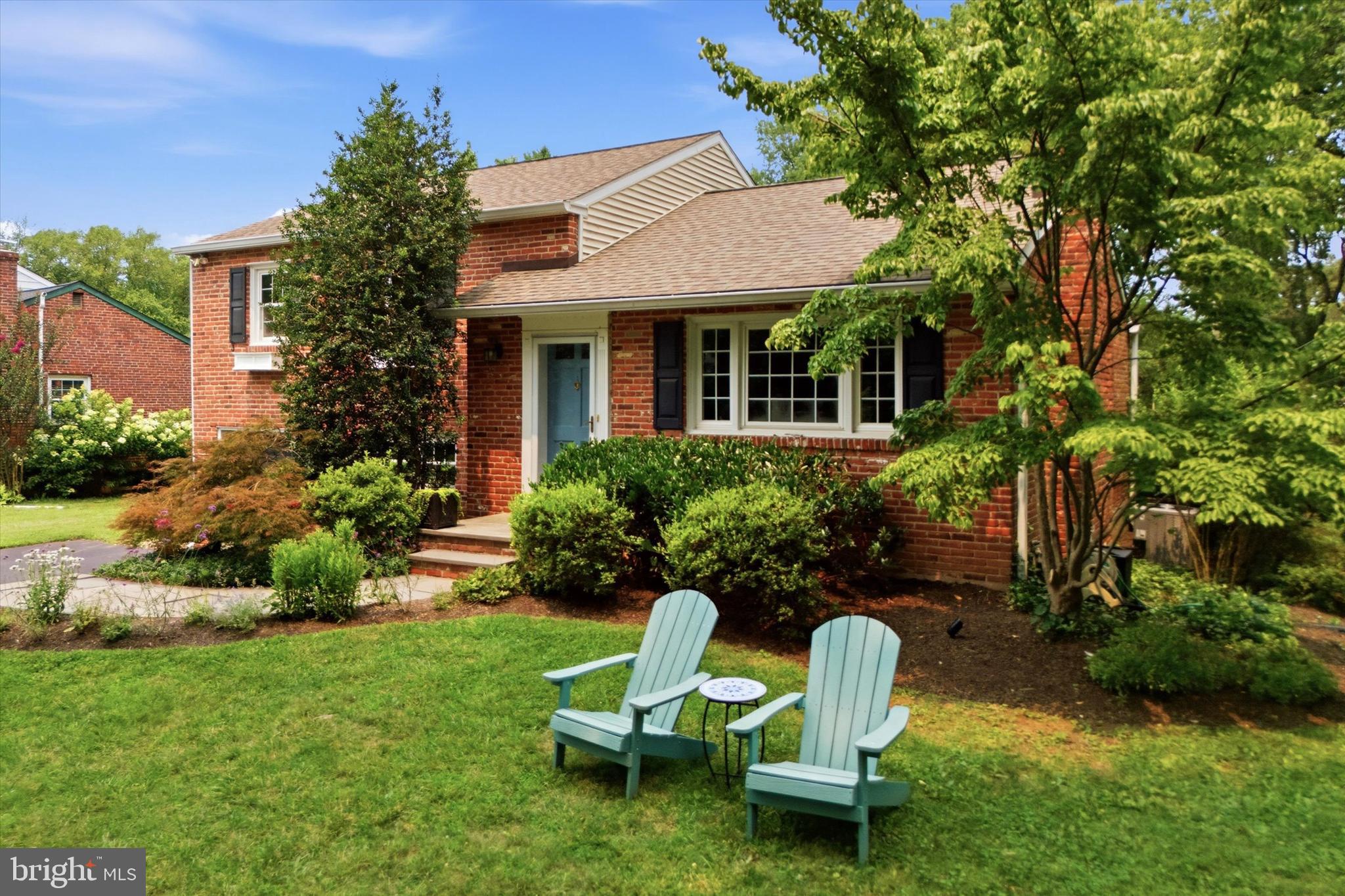 303 LANDSENDE ROAD