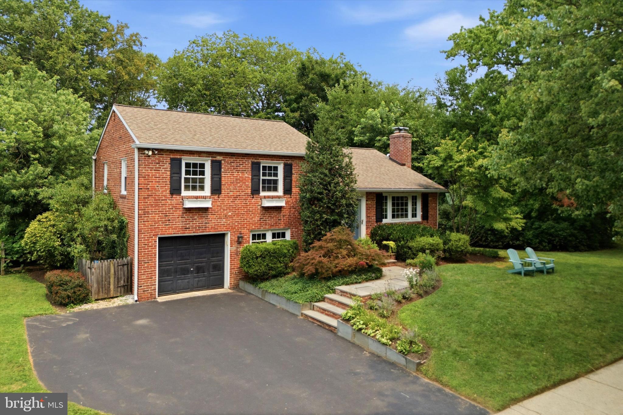 303 LANDSENDE ROAD