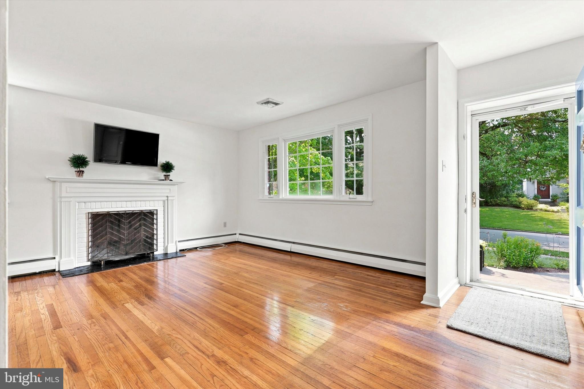 303 LANDSENDE ROAD