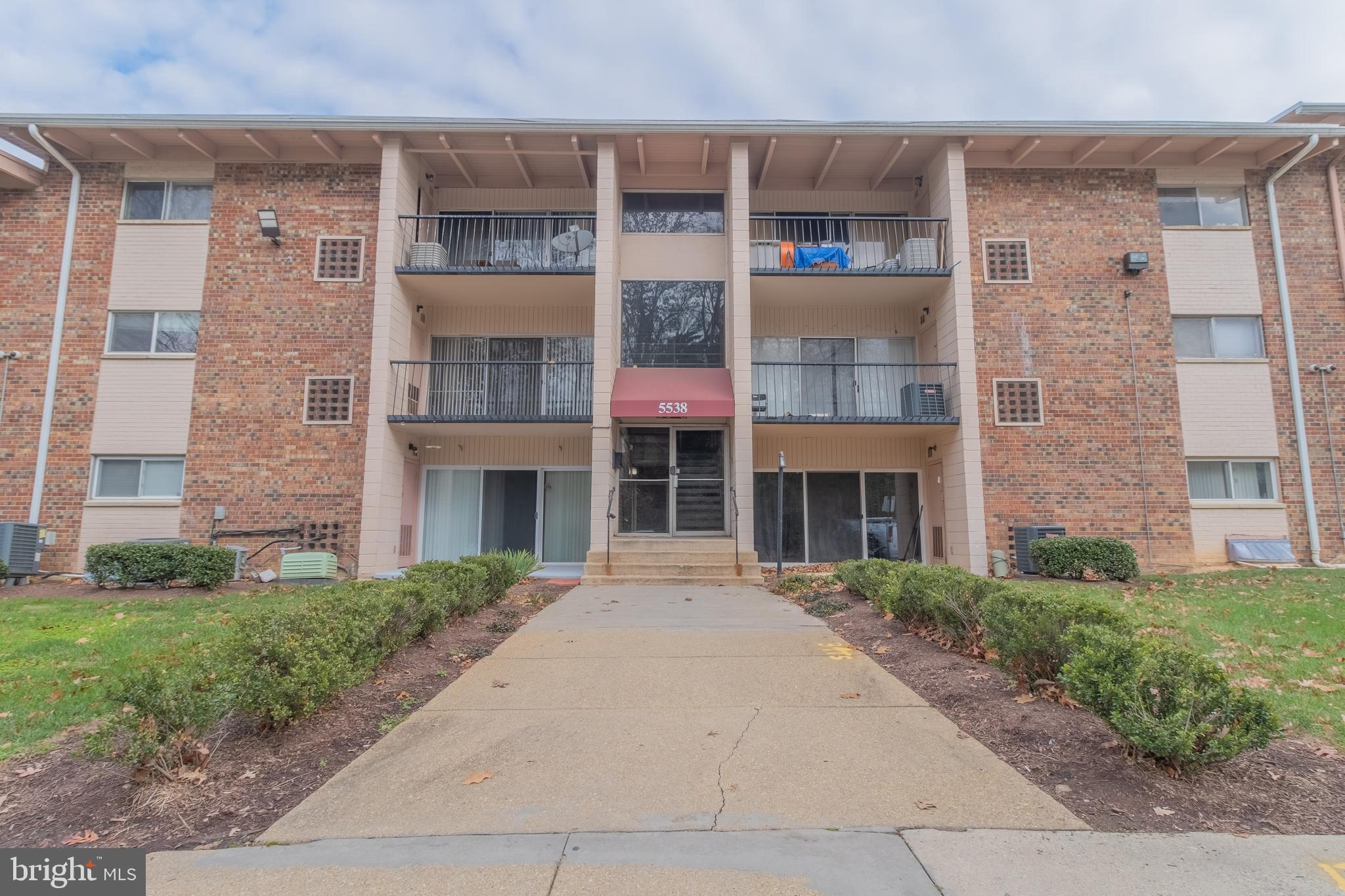 FRENCHMANS CREEK - Residential Lease