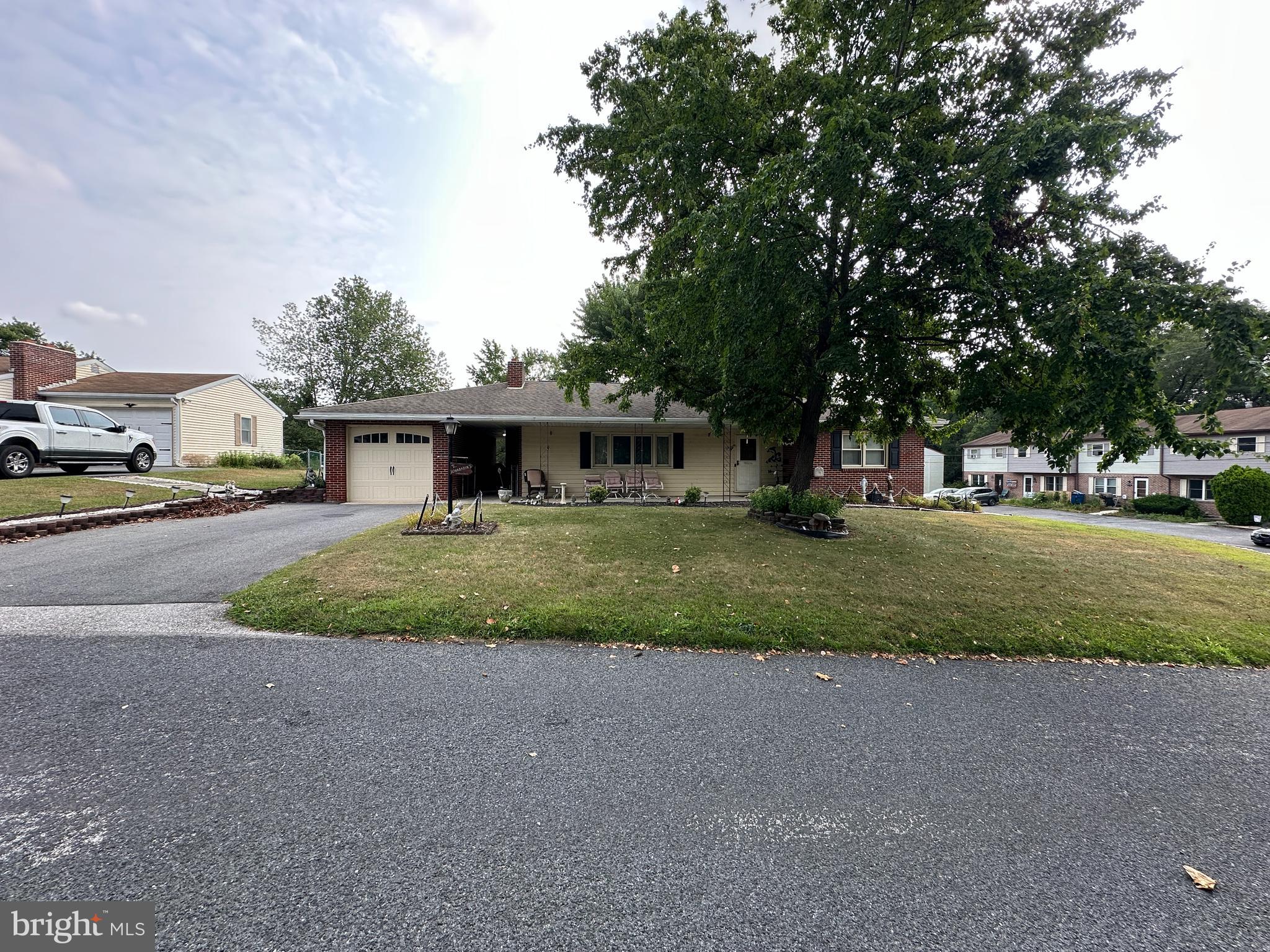 1913 MAPLEWOOD DRIVE