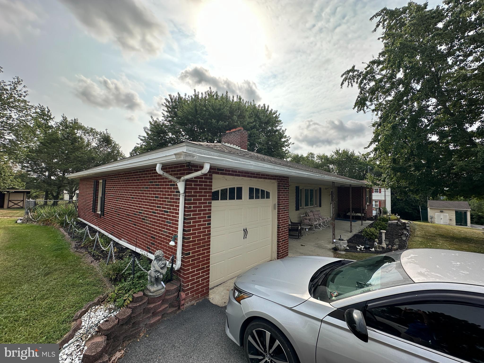 1913 MAPLEWOOD DRIVE