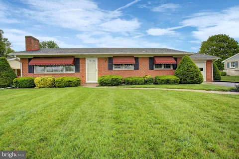 136 Hillside Drive, Fayetteville, PA MLS: PAFL2026932