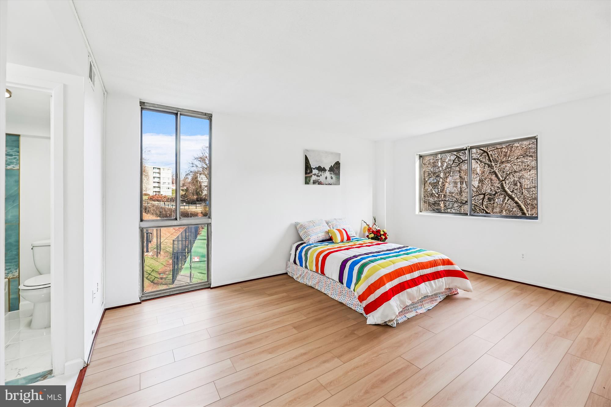 PRESIDENTIAL TOWERS - Residential