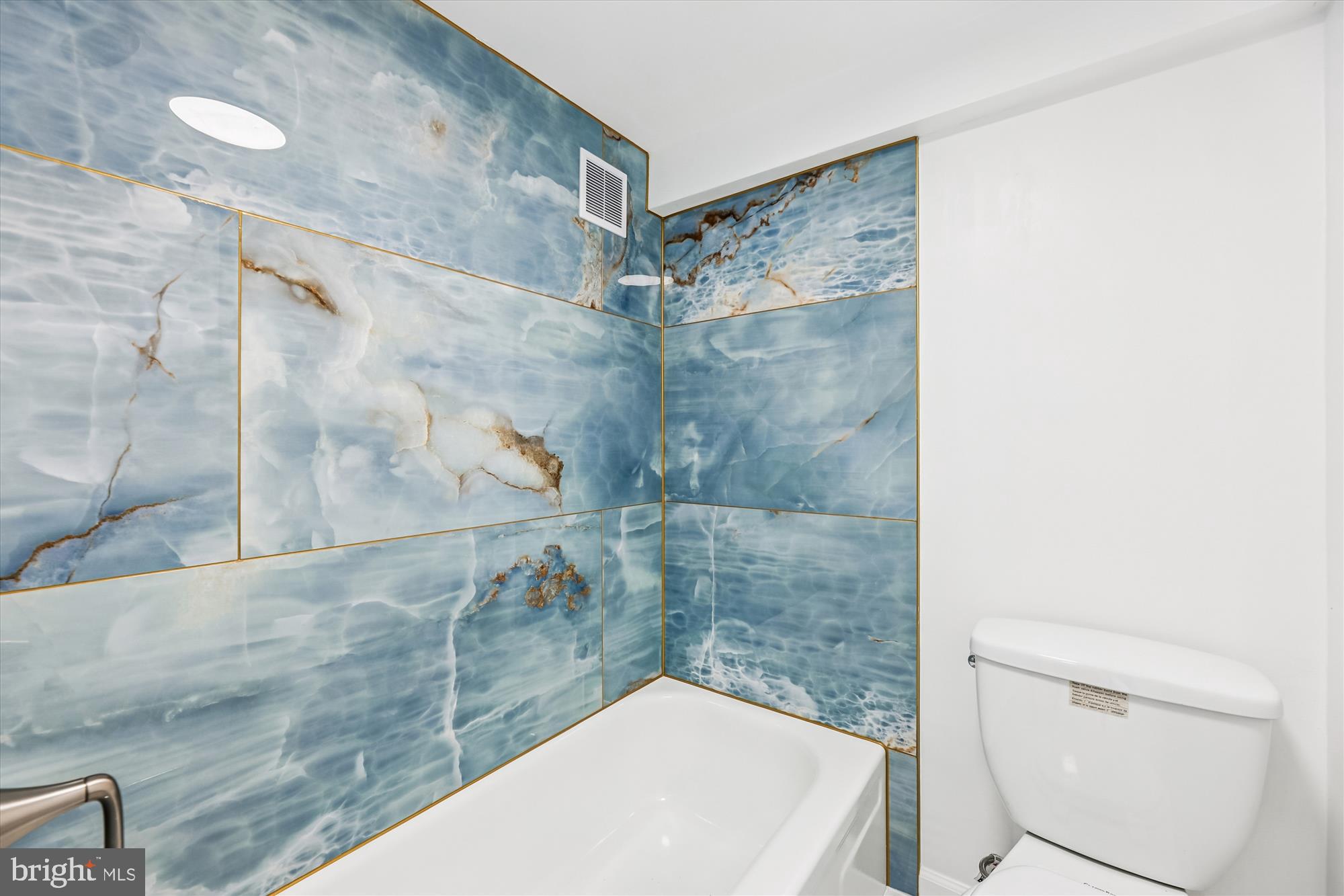 PRESIDENTIAL TOWERS - Residential