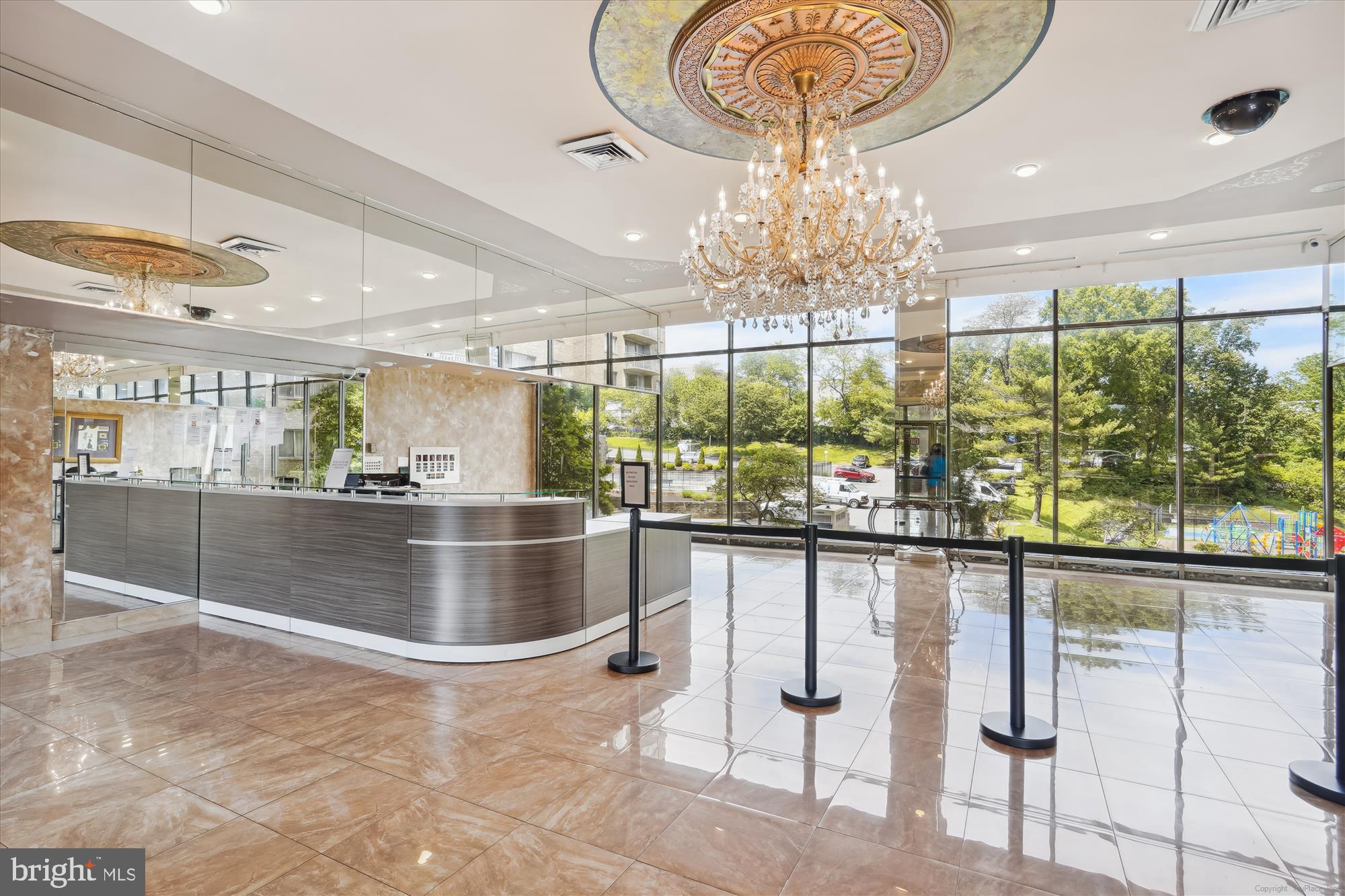 PRESIDENTIAL TOWERS - Residential