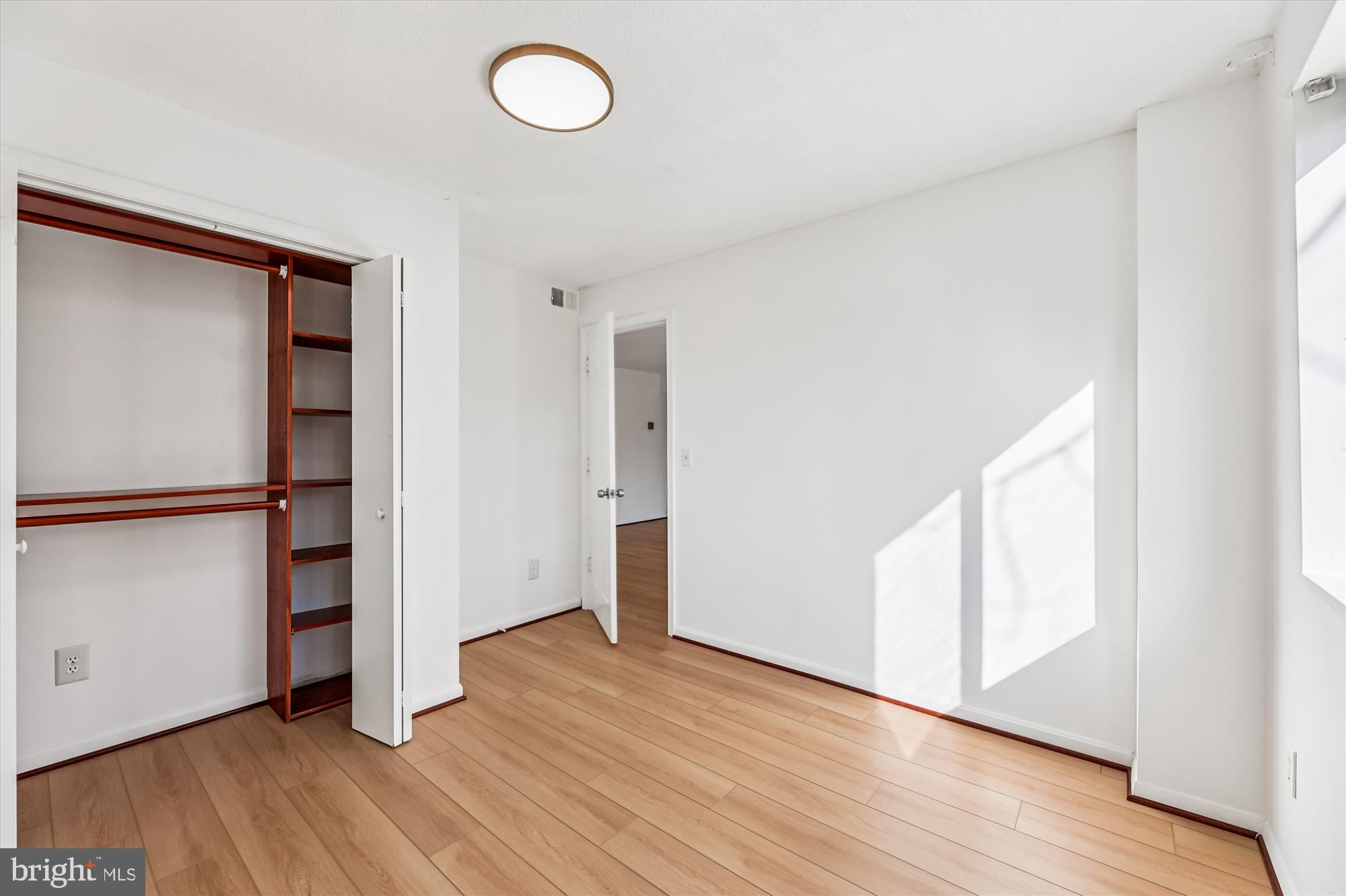 PRESIDENTIAL TOWERS - Residential