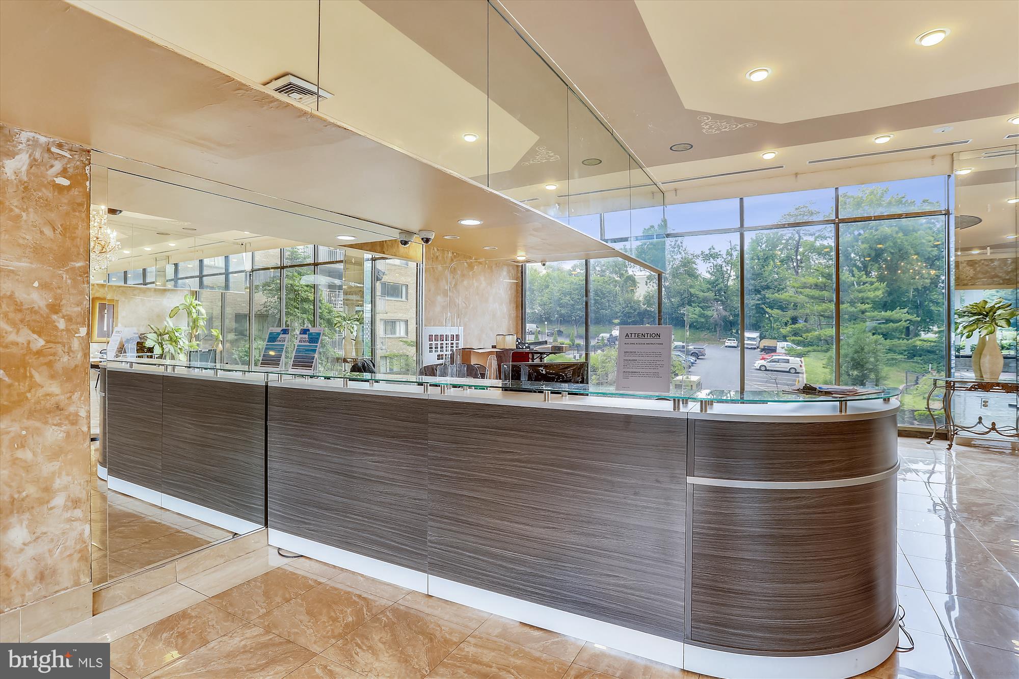 PRESIDENTIAL TOWERS - Residential