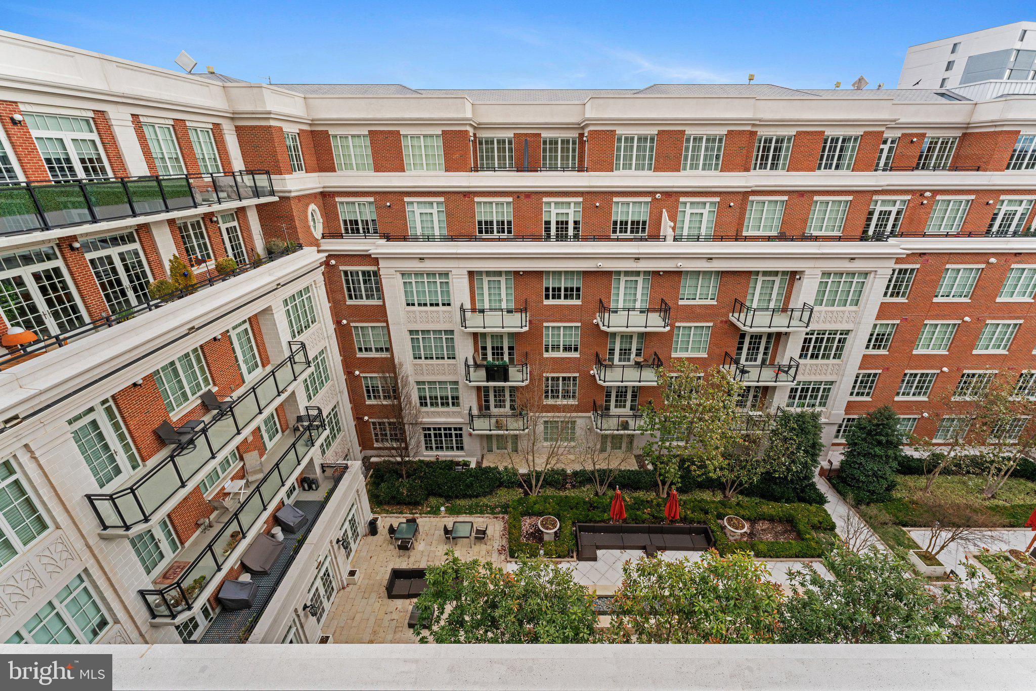 THE SIGNET - Residential