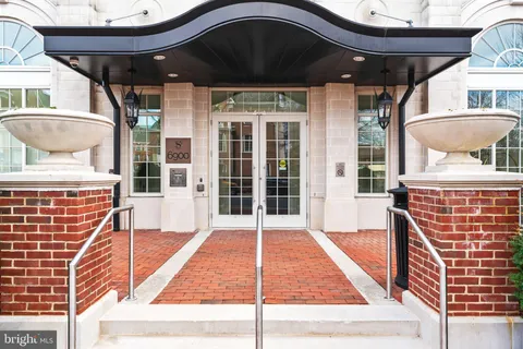 6900 Fleetwood Road Unit 706, McLean, VA MLS: VAFX2225946