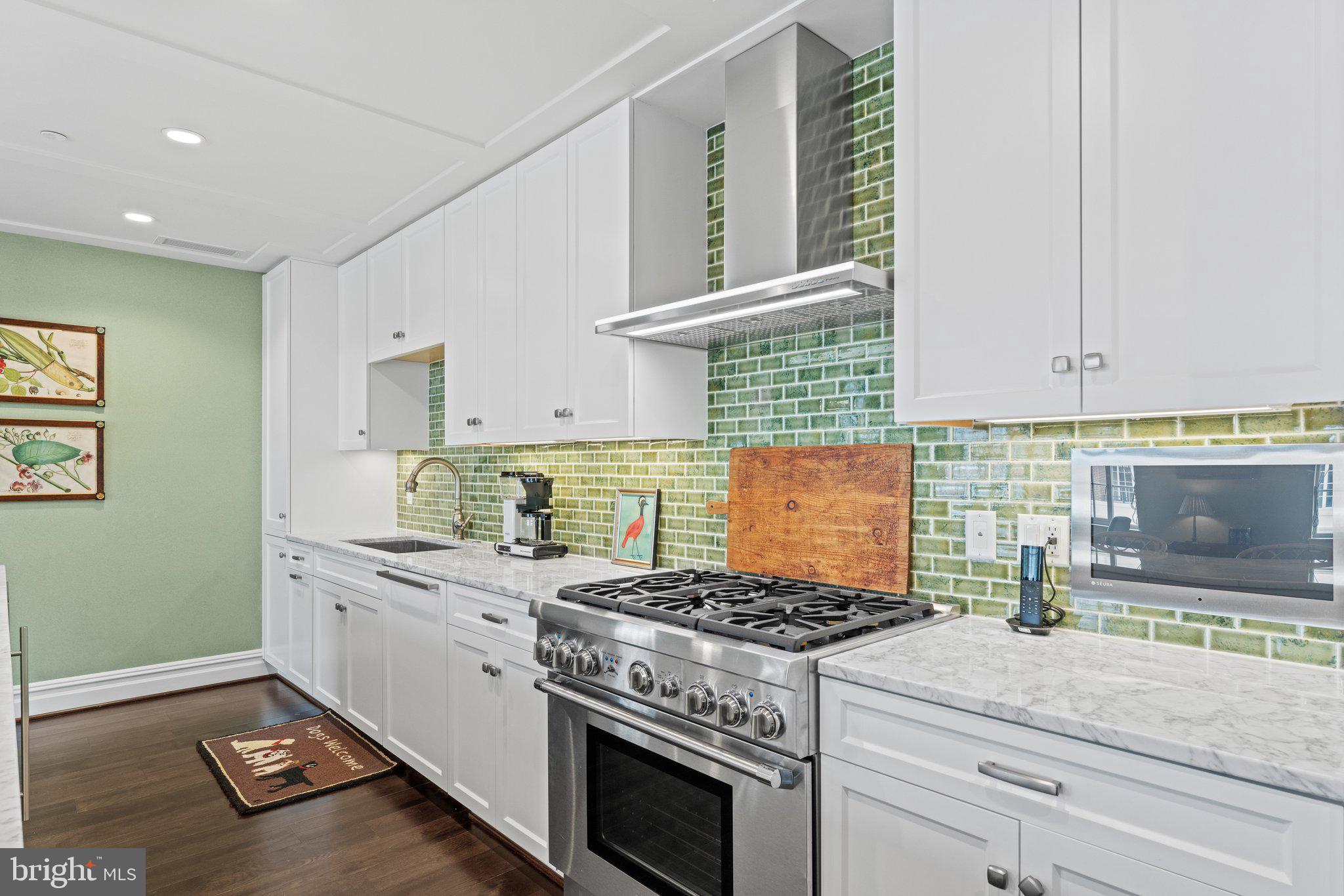 THE SIGNET - Residential