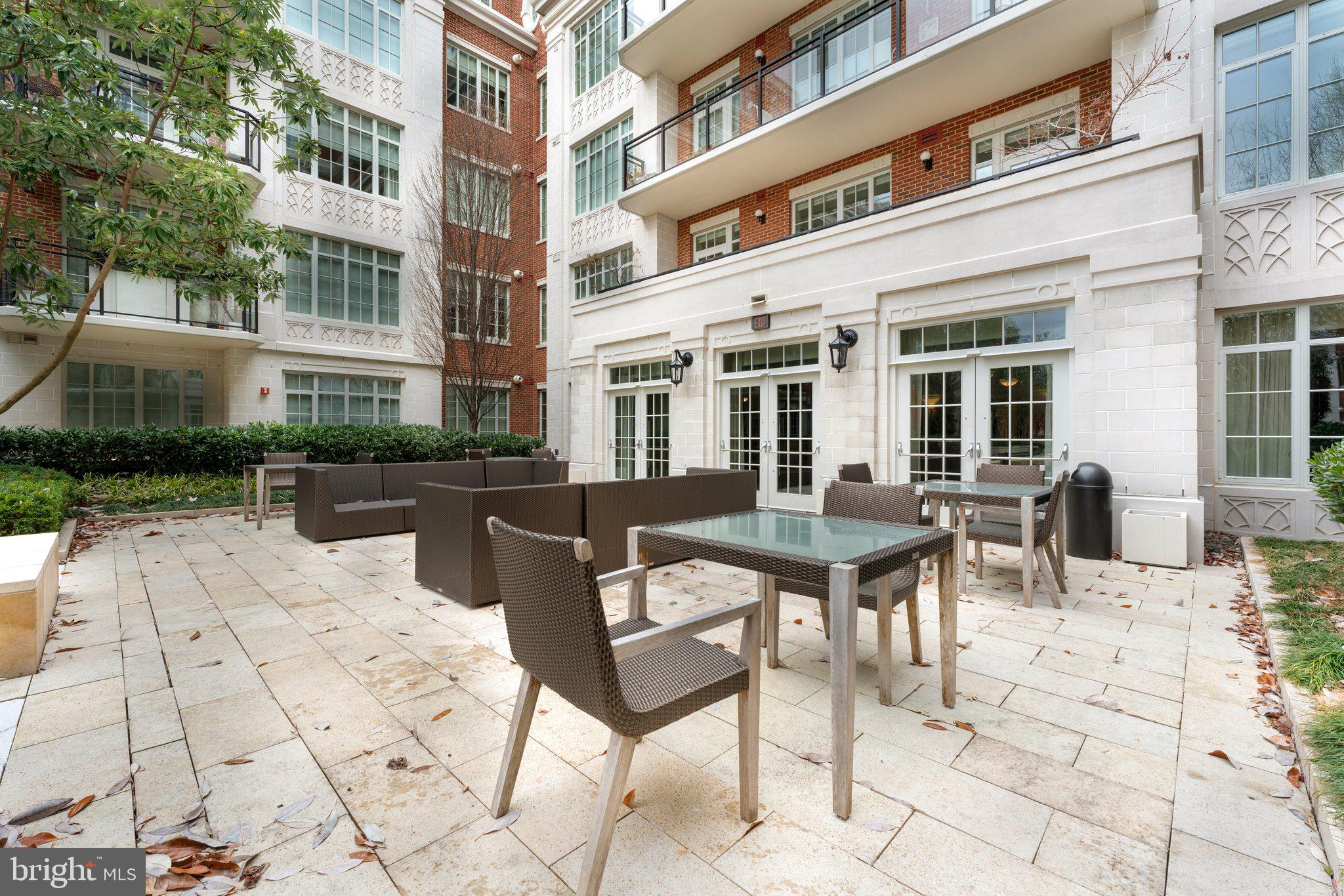 THE SIGNET - Residential