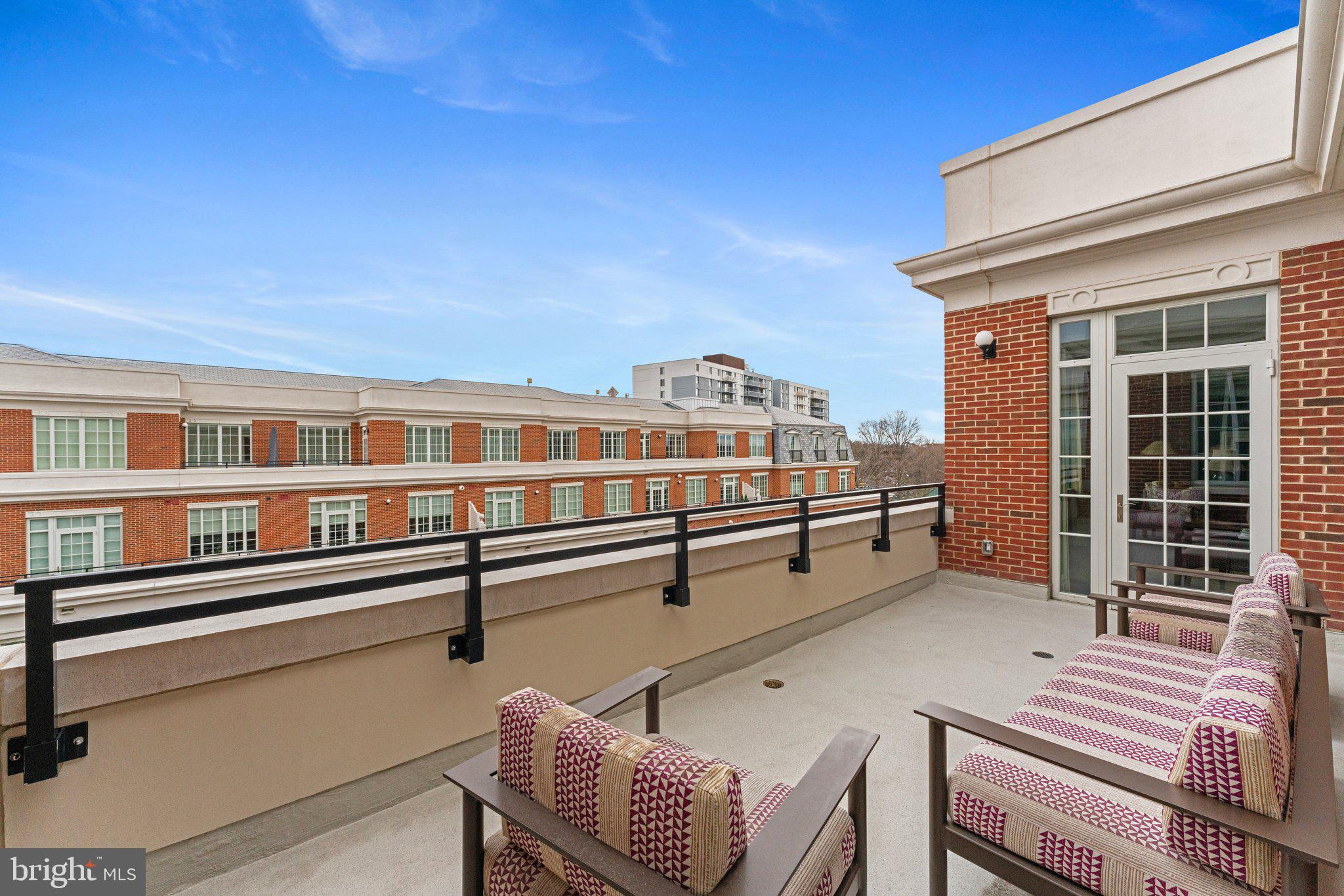 THE SIGNET - Residential