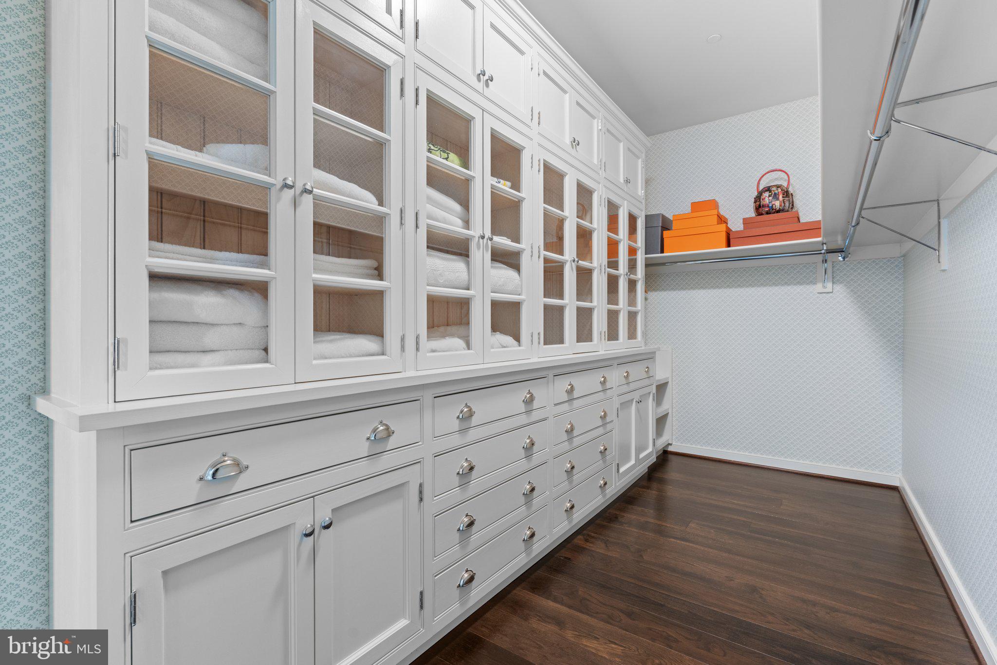 THE SIGNET - Residential