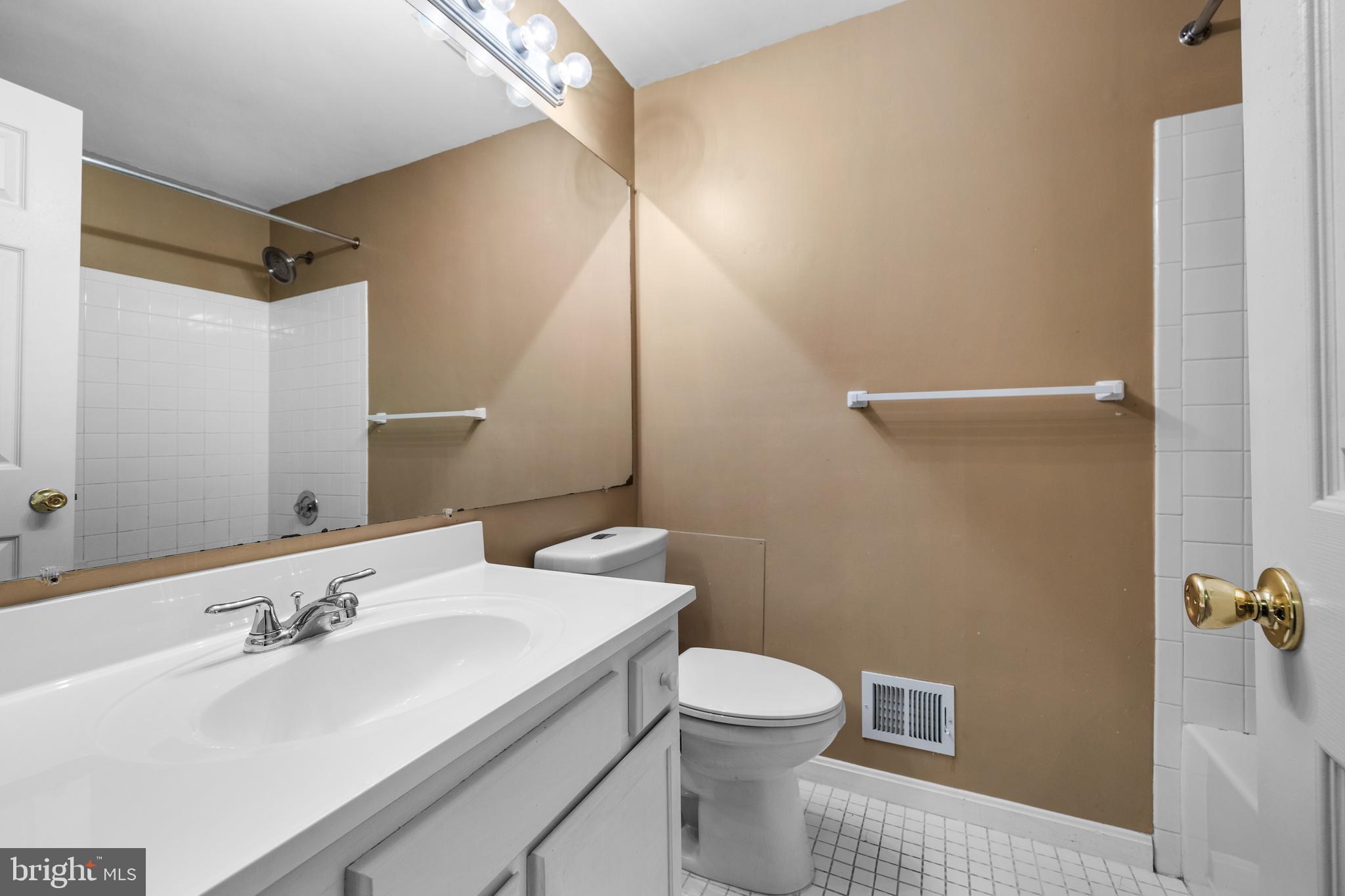 VILLAGE OF THOMAS RUN - Residential Lease