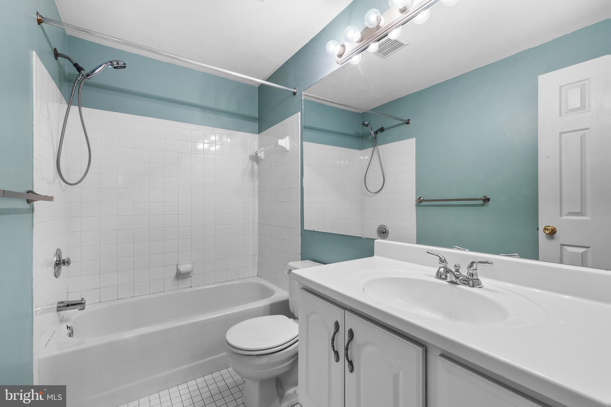 VILLAGE OF THOMAS RUN - Residential Lease