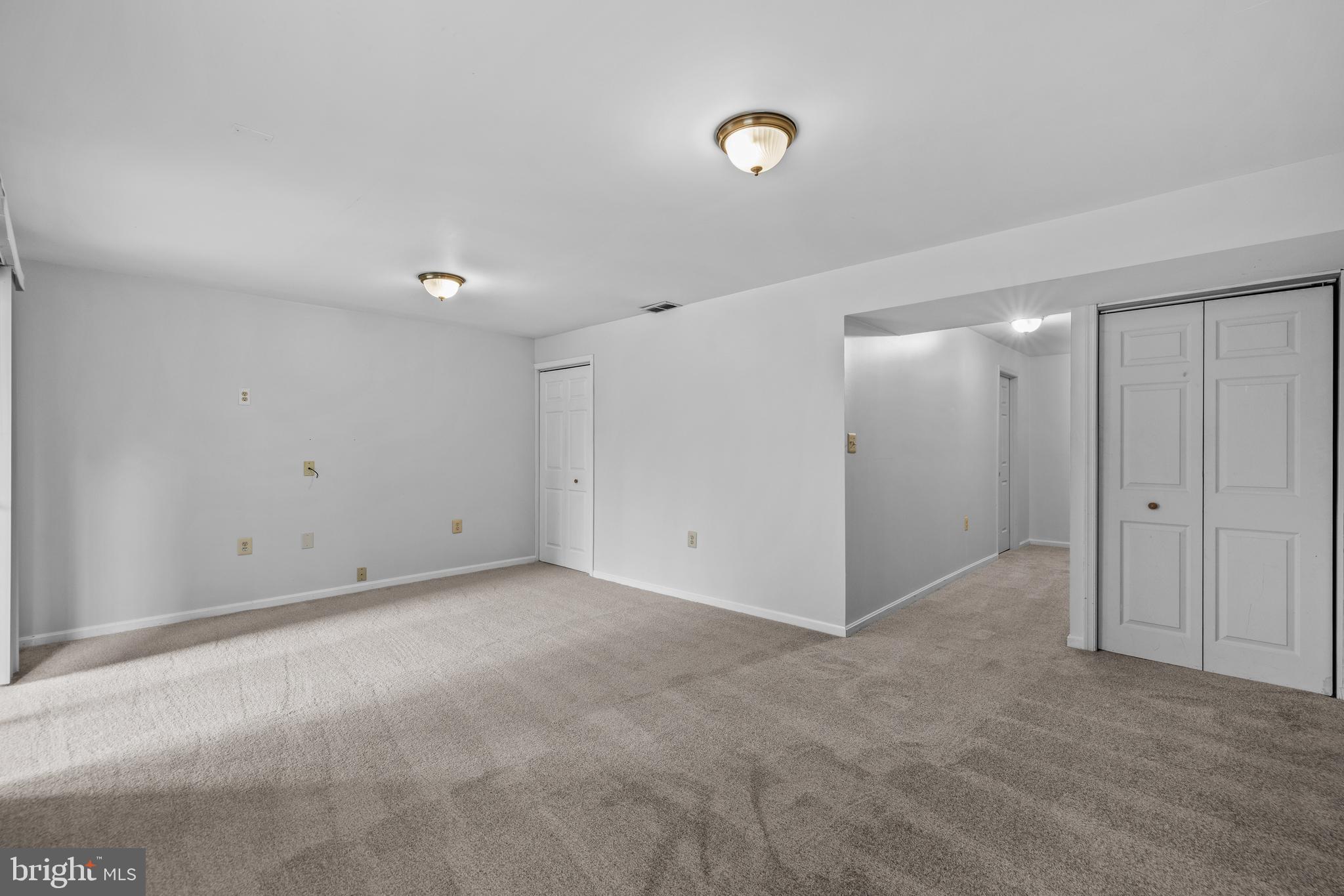 VILLAGE OF THOMAS RUN - Residential Lease