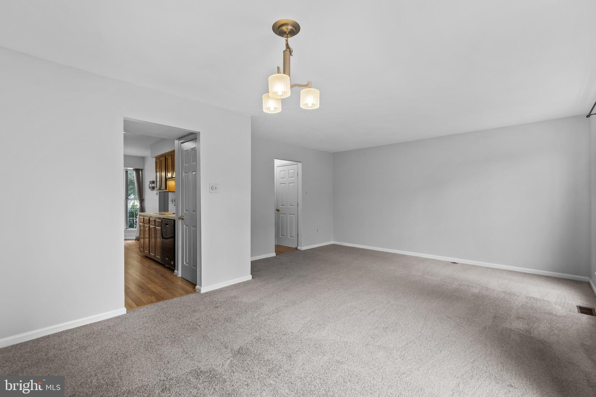 VILLAGE OF THOMAS RUN - Residential Lease