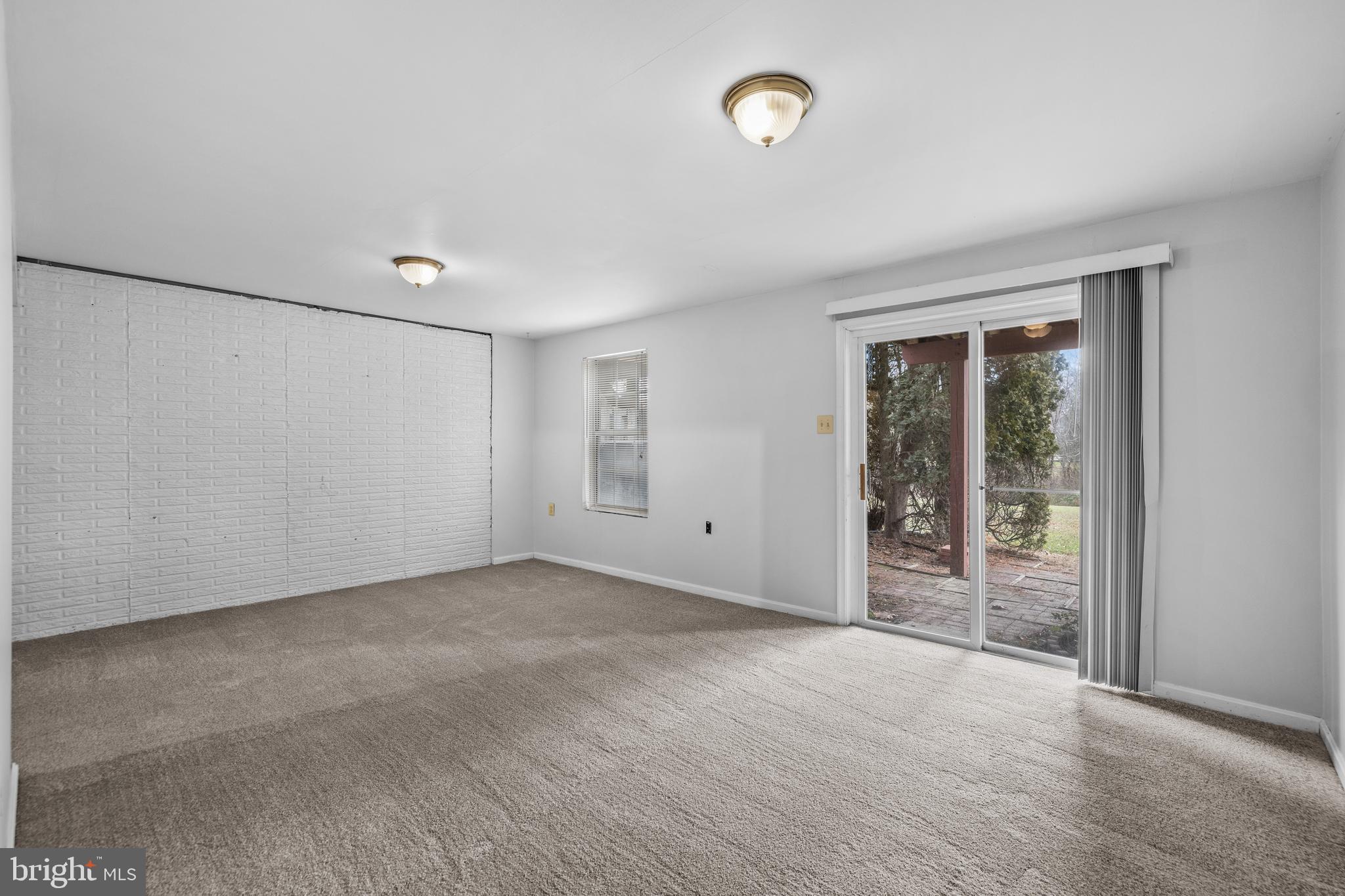 VILLAGE OF THOMAS RUN - Residential Lease