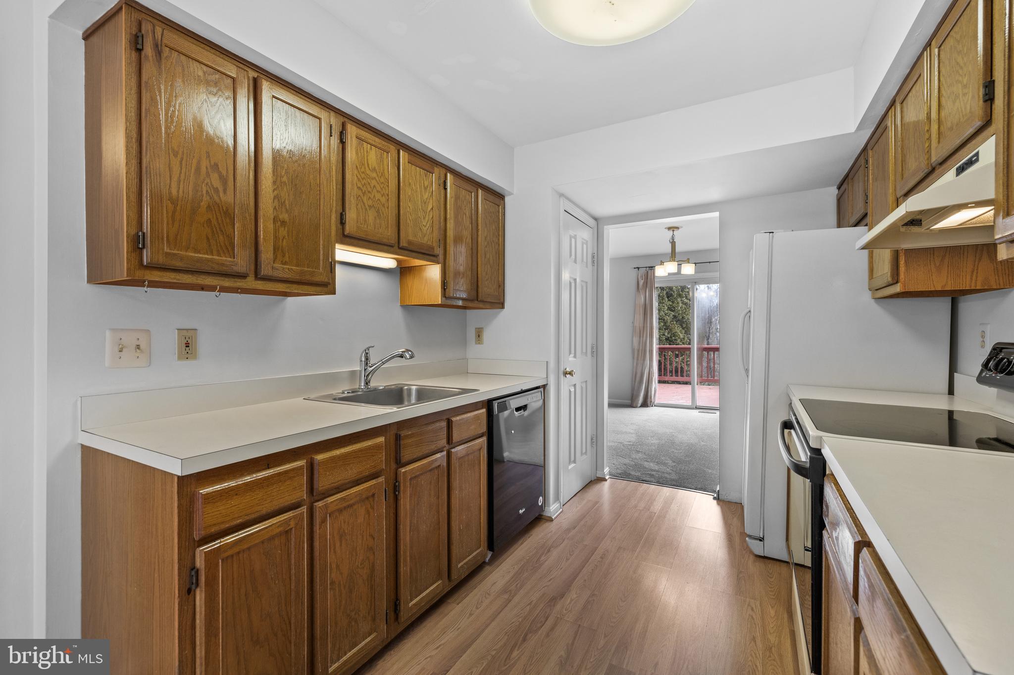 VILLAGE OF THOMAS RUN - Residential Lease