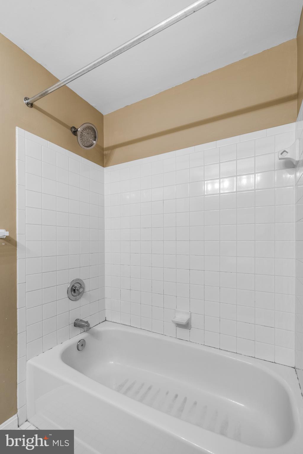 VILLAGE OF THOMAS RUN - Residential Lease