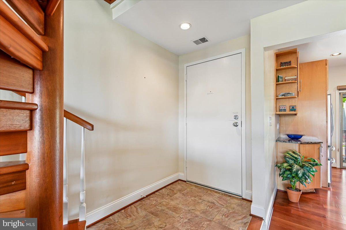 2121 QUAY VILLAGE COURT 202