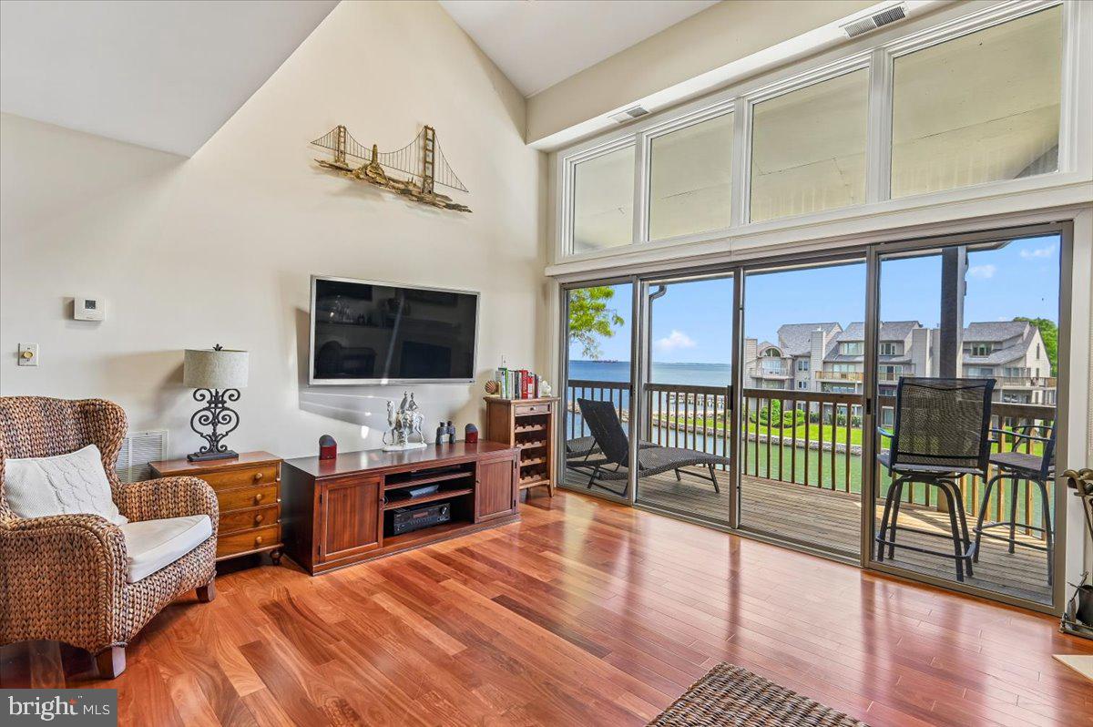 2121 QUAY VILLAGE COURT 202