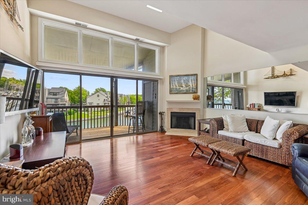 2121 QUAY VILLAGE COURT 202