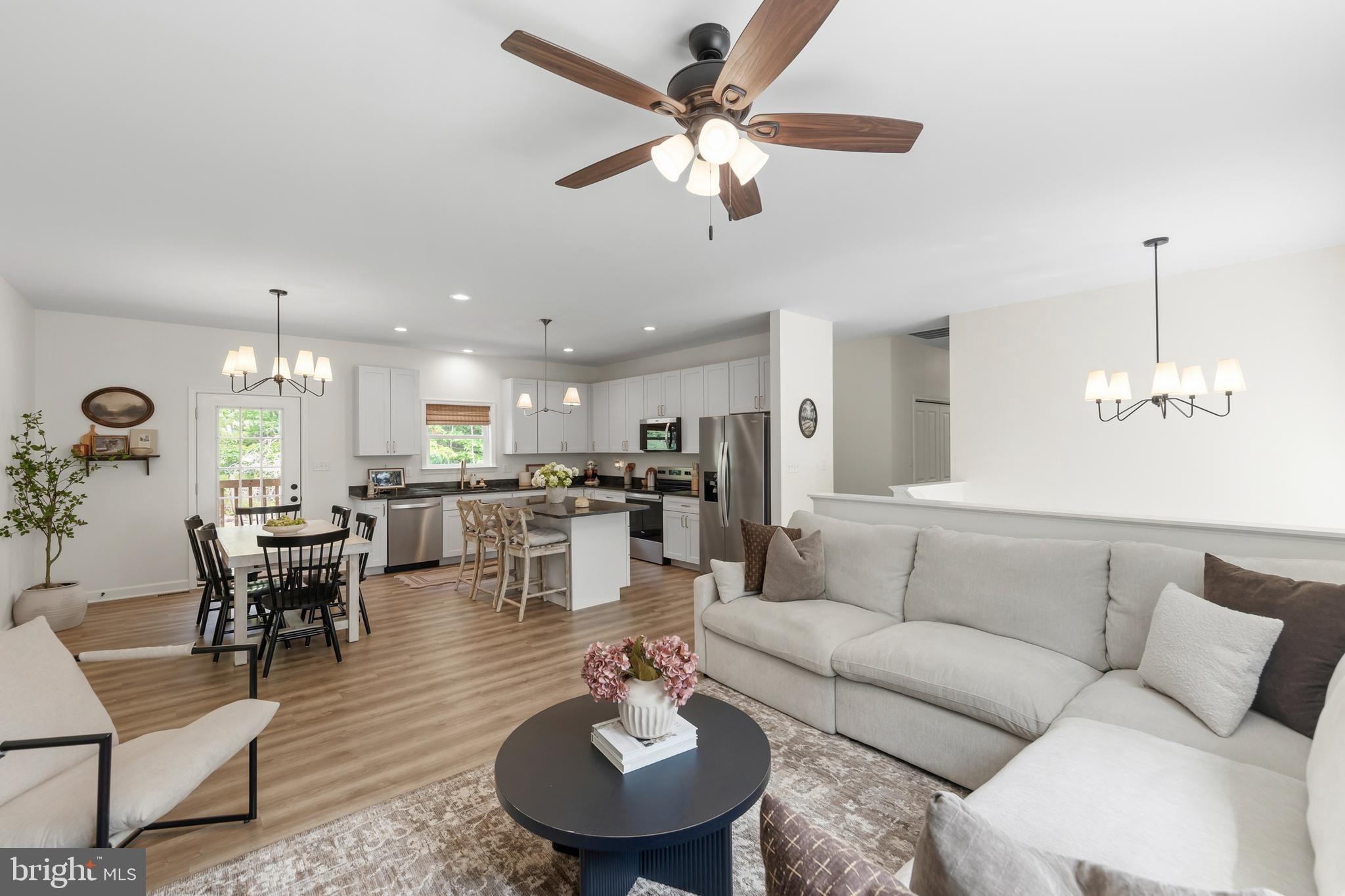527 GROUSE DRIVE