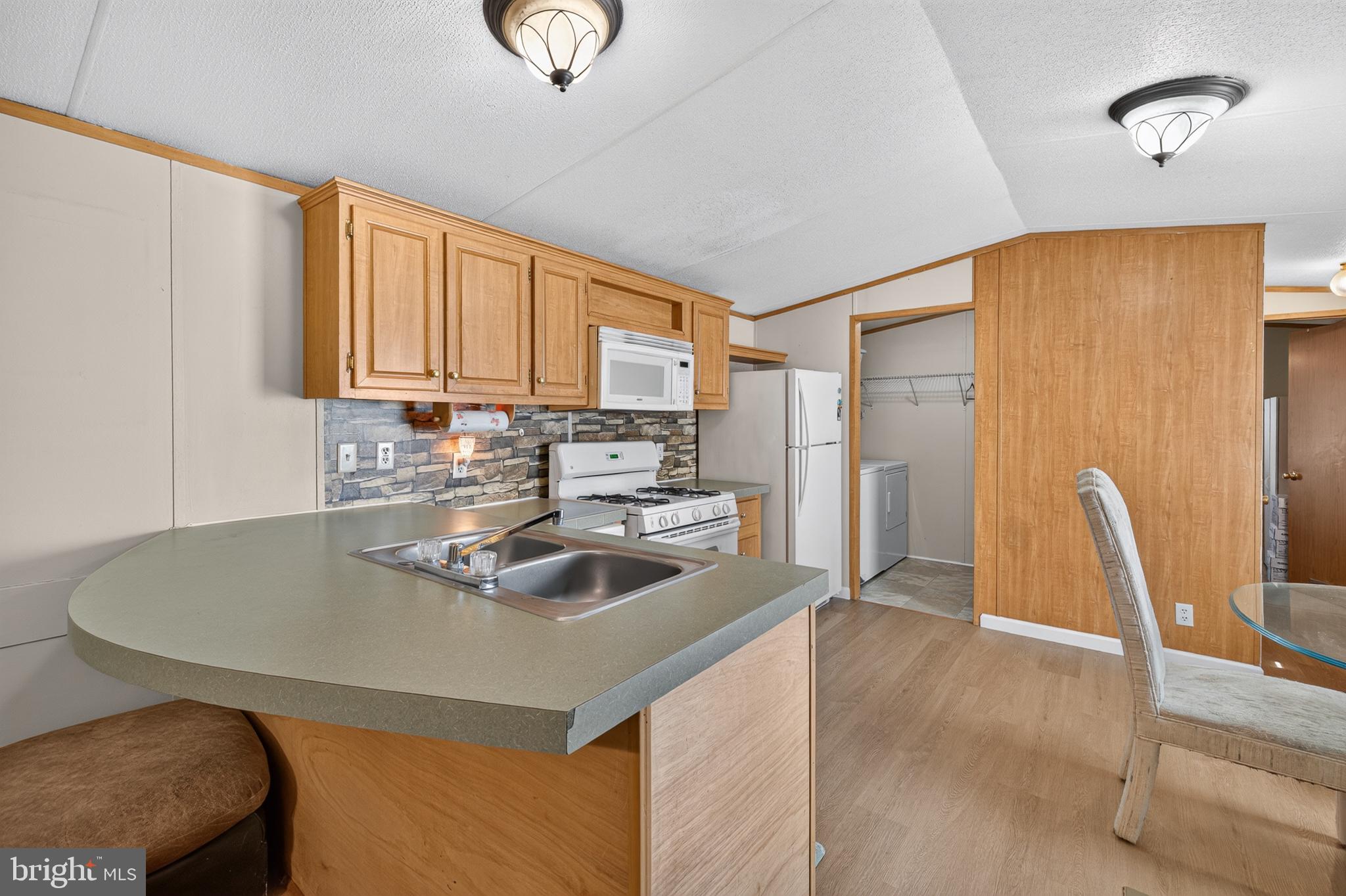 8 W REYBOLD DRIVE 8