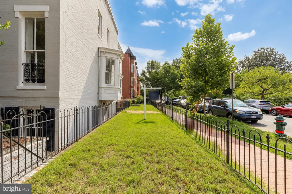 326 2nd Street SE, Washington, DC 20003